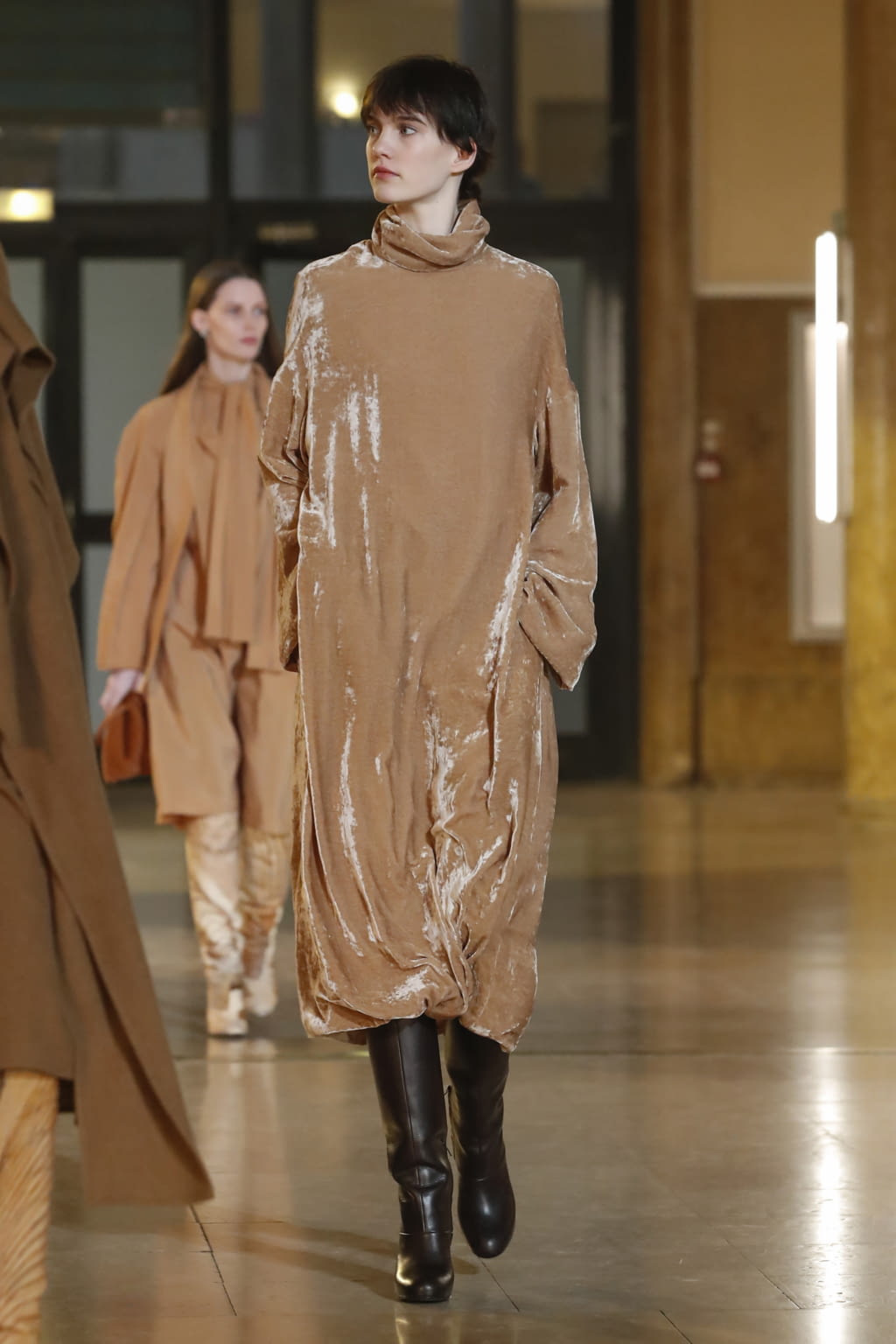 Fashion Week Paris Fall/Winter 2020 look 50 de la collection Lemaire womenswear