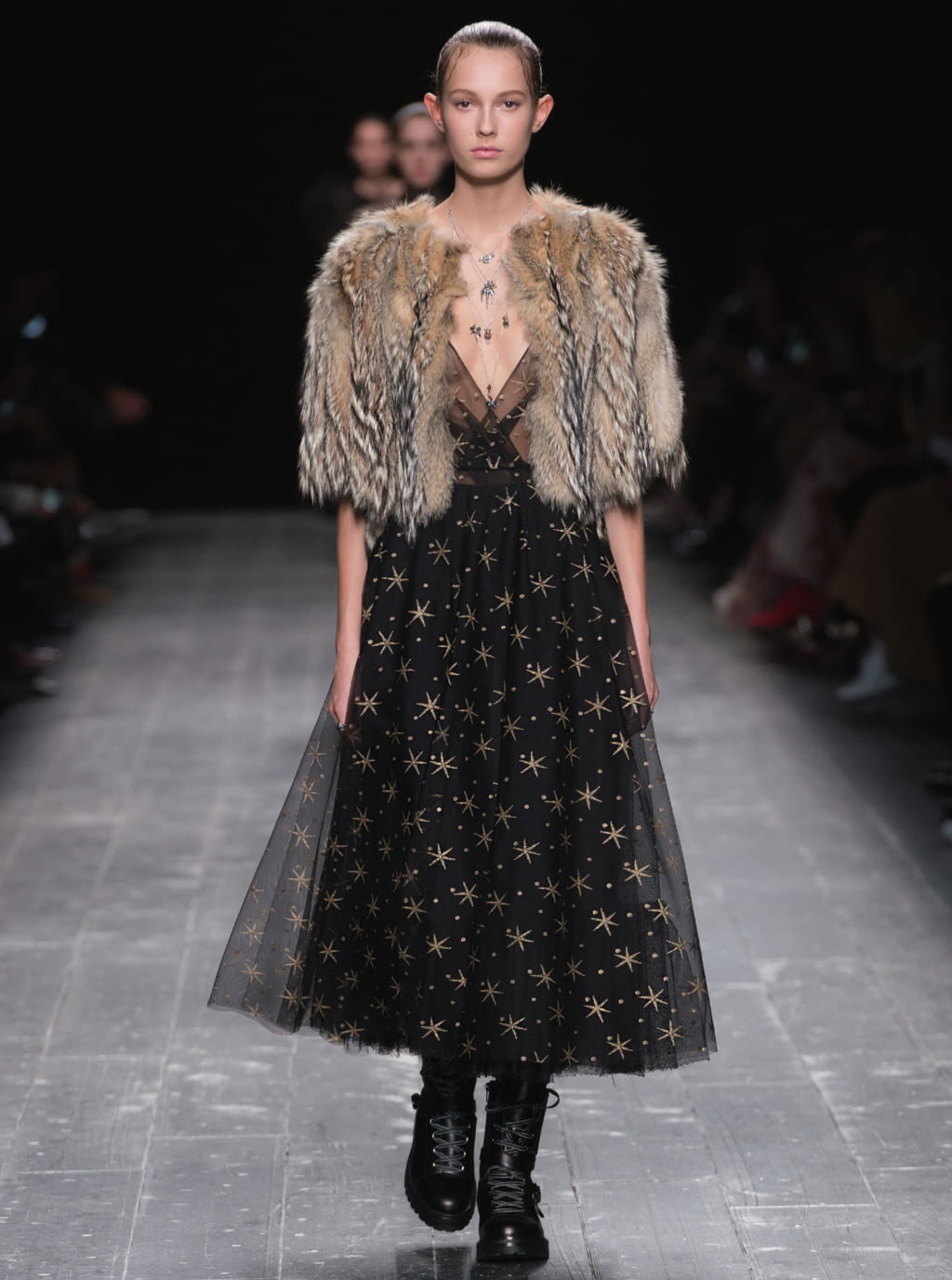 Fashion Week Paris Fall/Winter 2016 look 50 de la collection Valentino womenswear