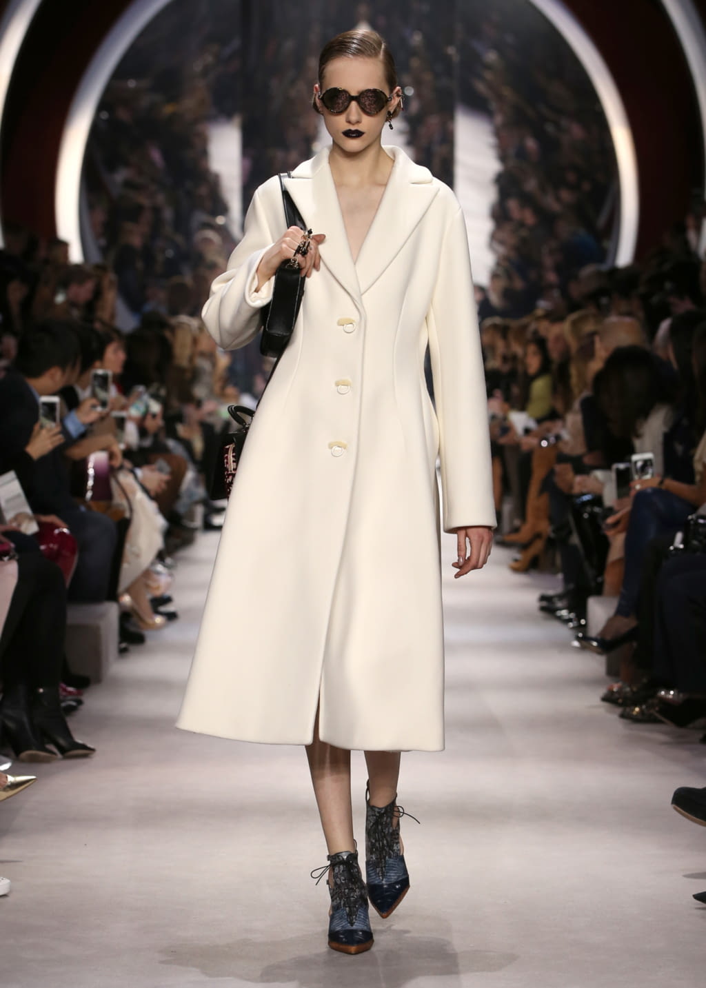 Fashion Week Paris Fall/Winter 2016 look 51 de la collection Christian Dior womenswear