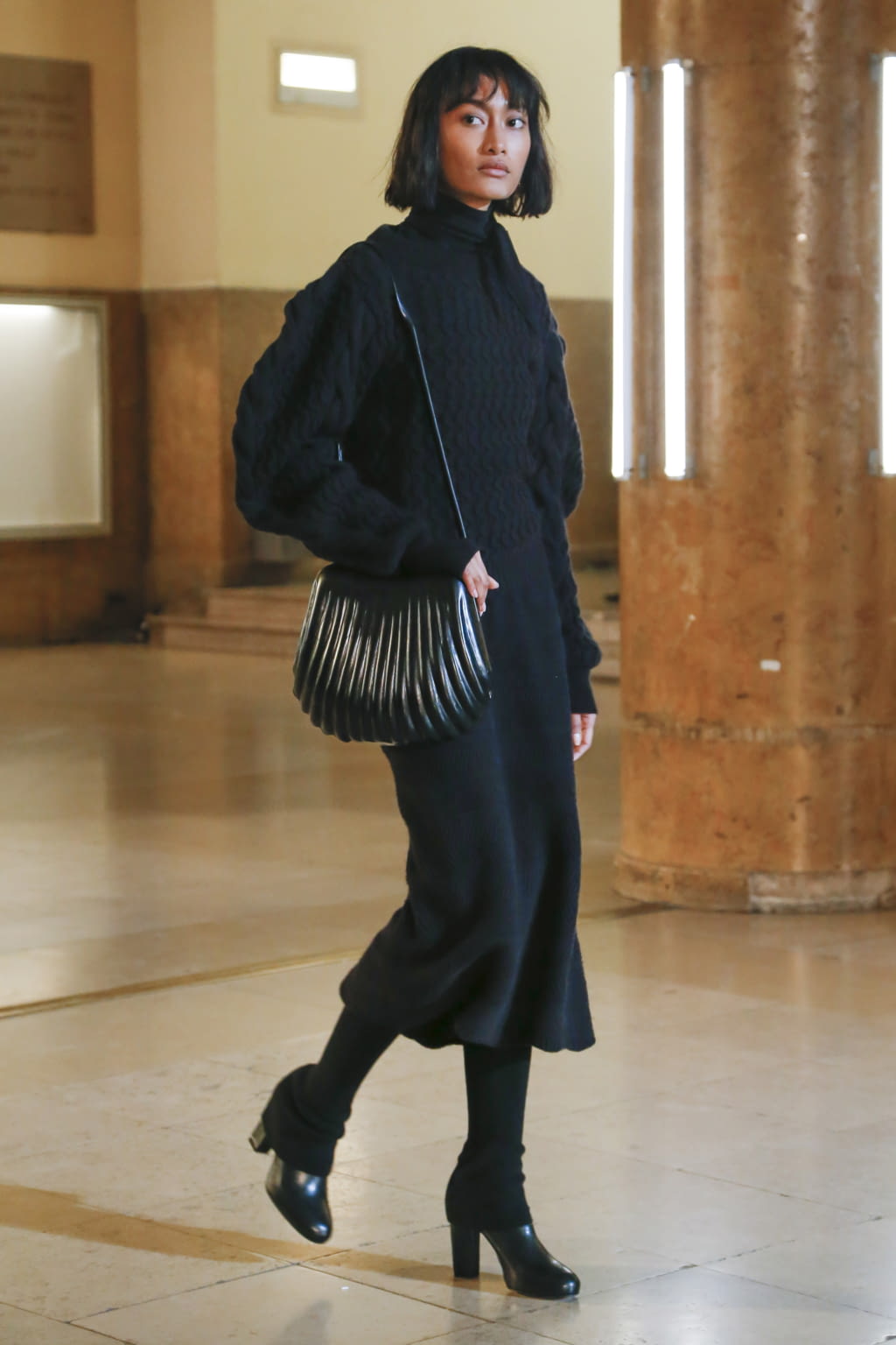 Fashion Week Paris Fall/Winter 2020 look 53 from the Lemaire collection womenswear