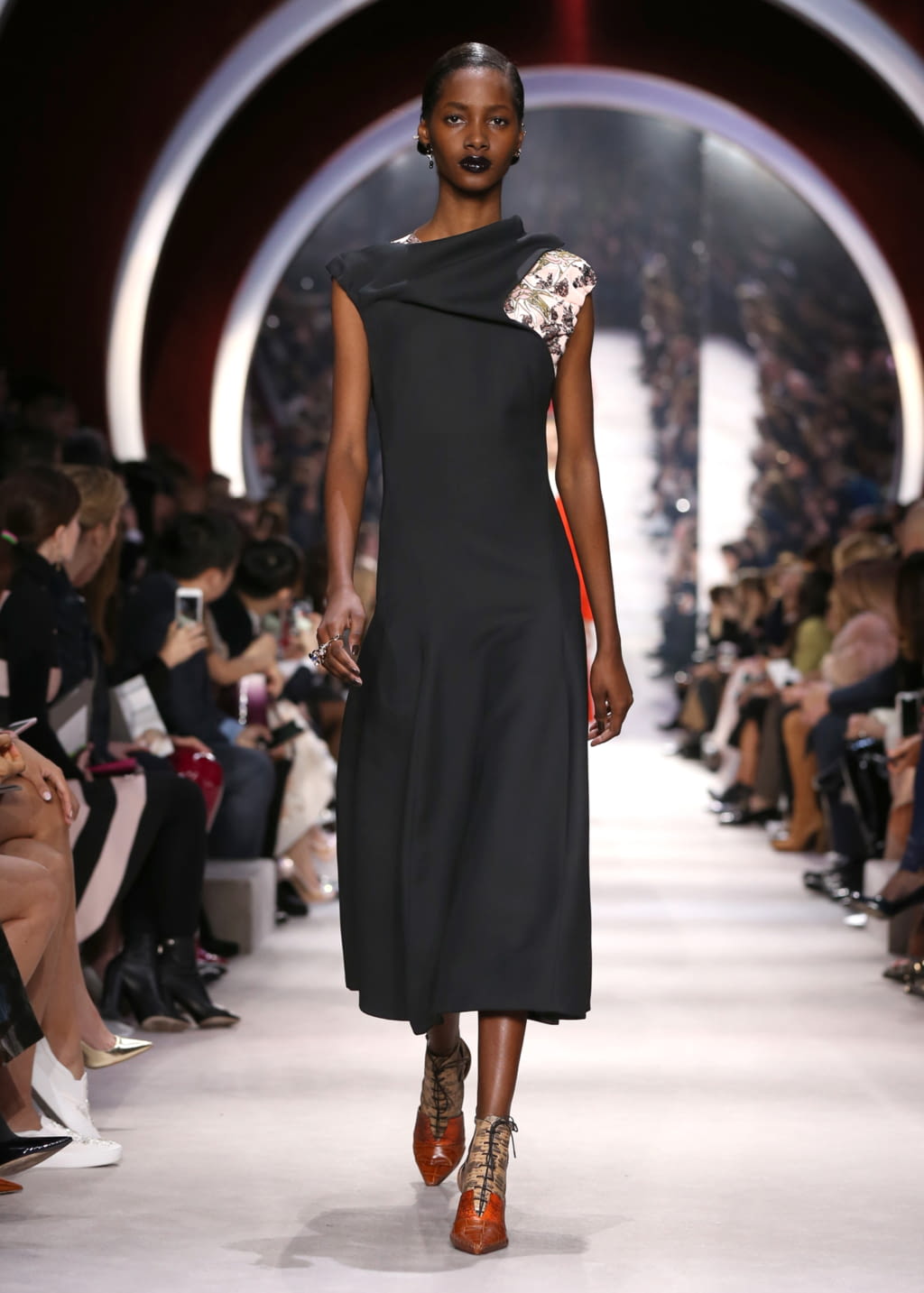 Fashion Week Paris Fall/Winter 2016 look 53 de la collection Christian Dior womenswear