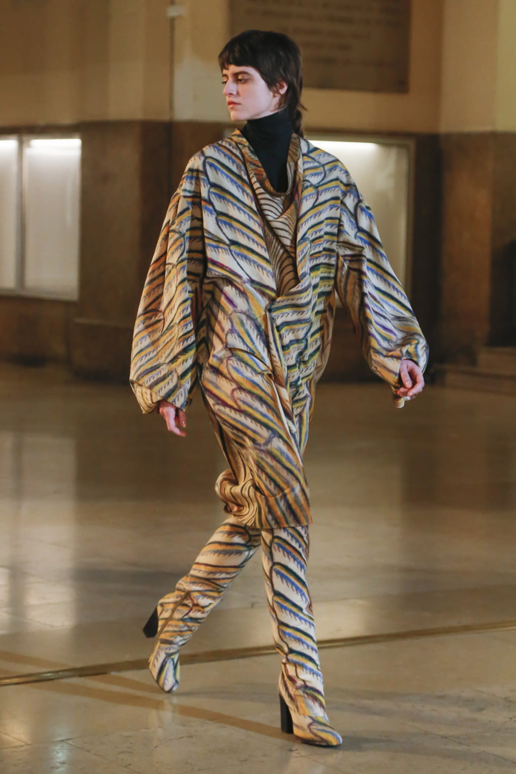 Fashion Week Paris Fall/Winter 2020 look 54 from the Lemaire collection womenswear