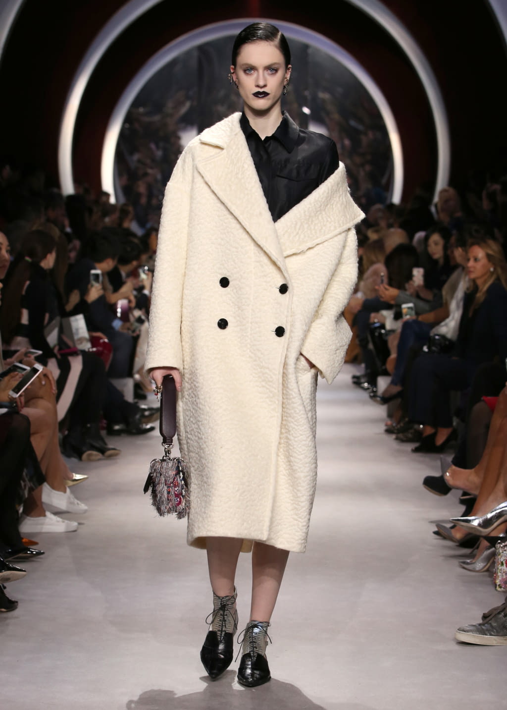 Fashion Week Paris Fall/Winter 2016 look 55 from the Christian Dior collection womenswear