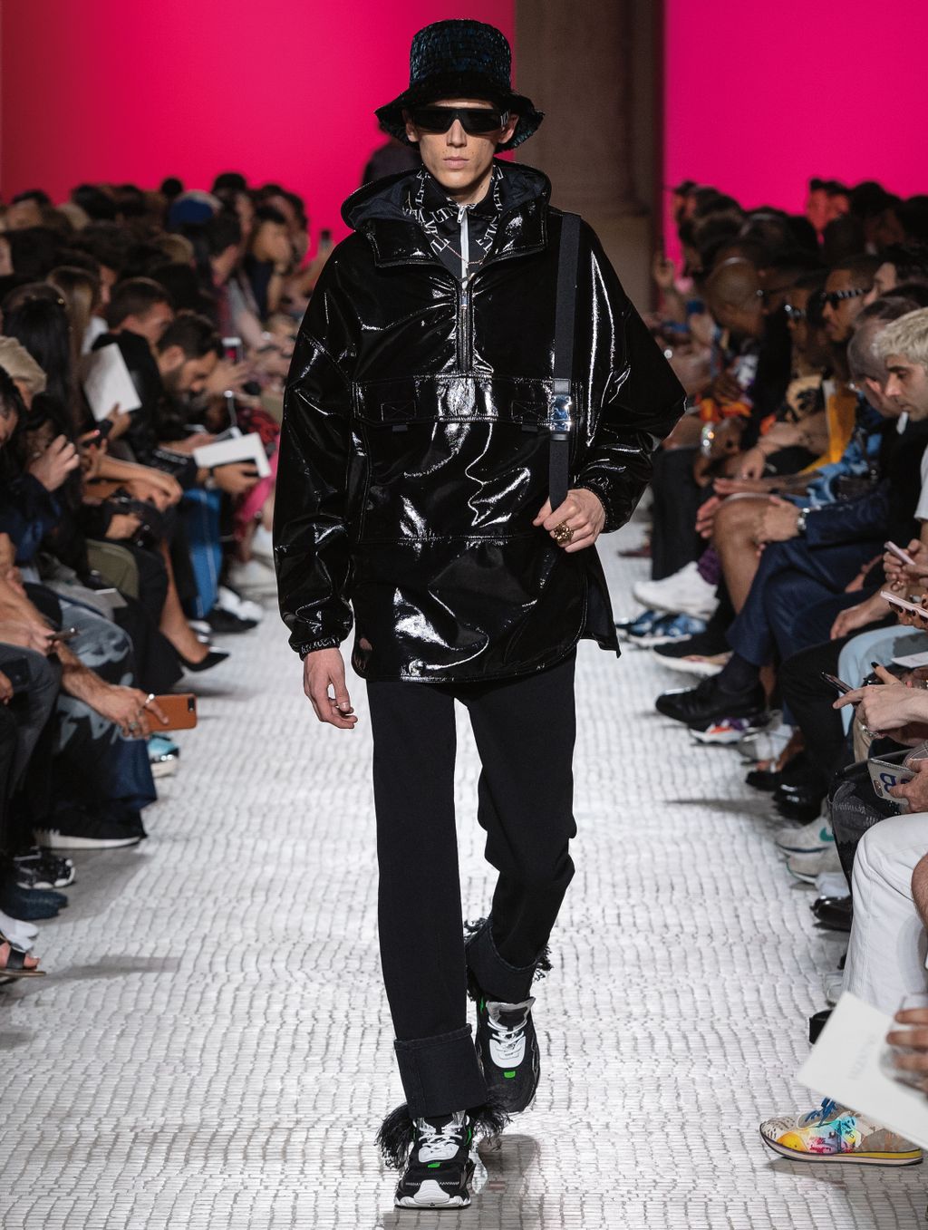 Fashion Week Paris Spring/Summer 2019 look 55 from the Valentino collection menswear