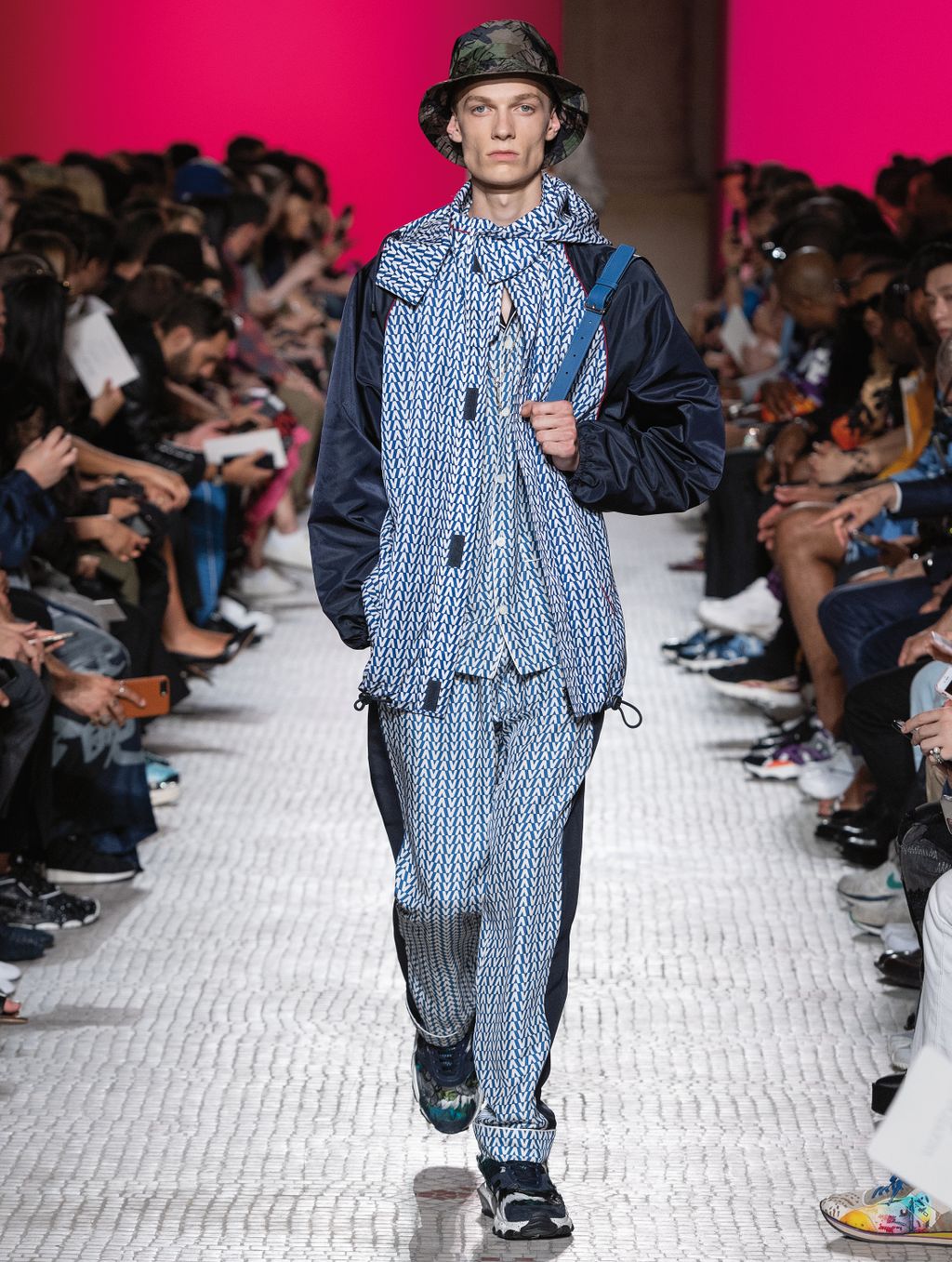 Fashion Week Paris Spring/Summer 2019 look 57 from the Valentino collection menswear