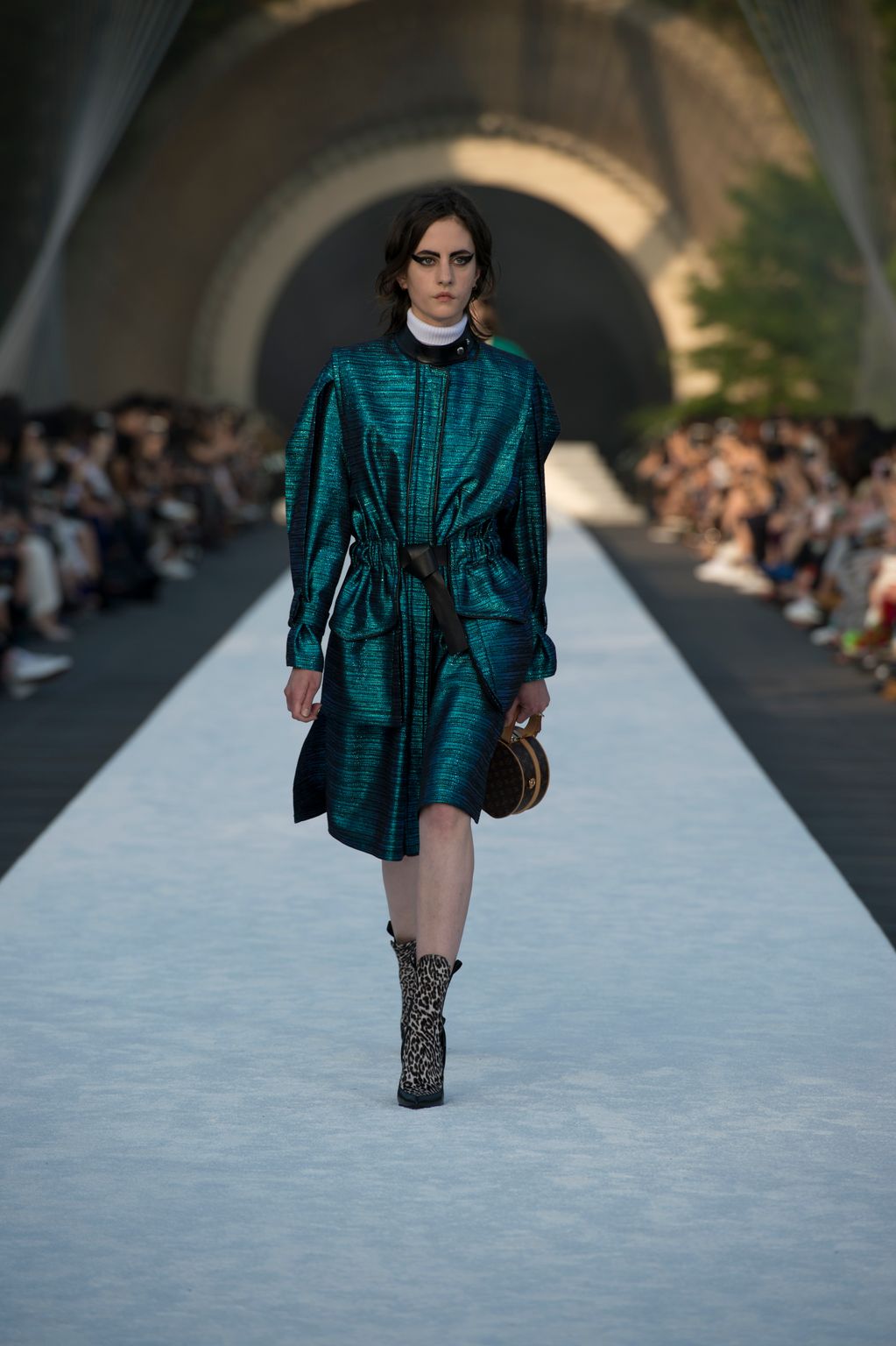 Fashion Week Paris Resort 2018 look 18 from the Louis Vuitton collection womenswear