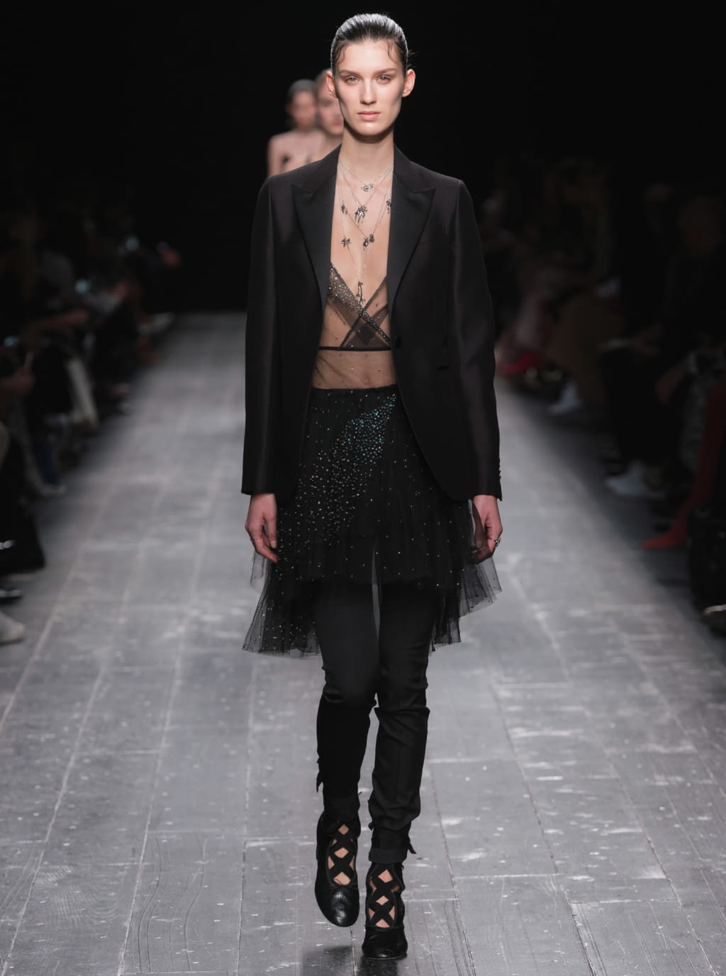 Fashion Week Paris Fall/Winter 2016 look 59 de la collection Valentino womenswear
