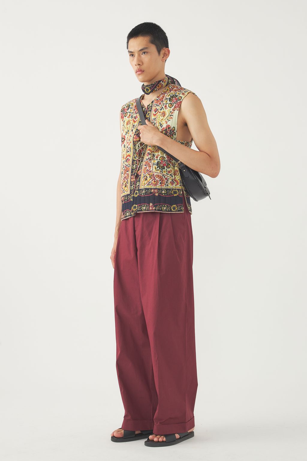 Fashion Week Paris Spring/Summer 2025 look 5 from the Antik Batik collection 男装