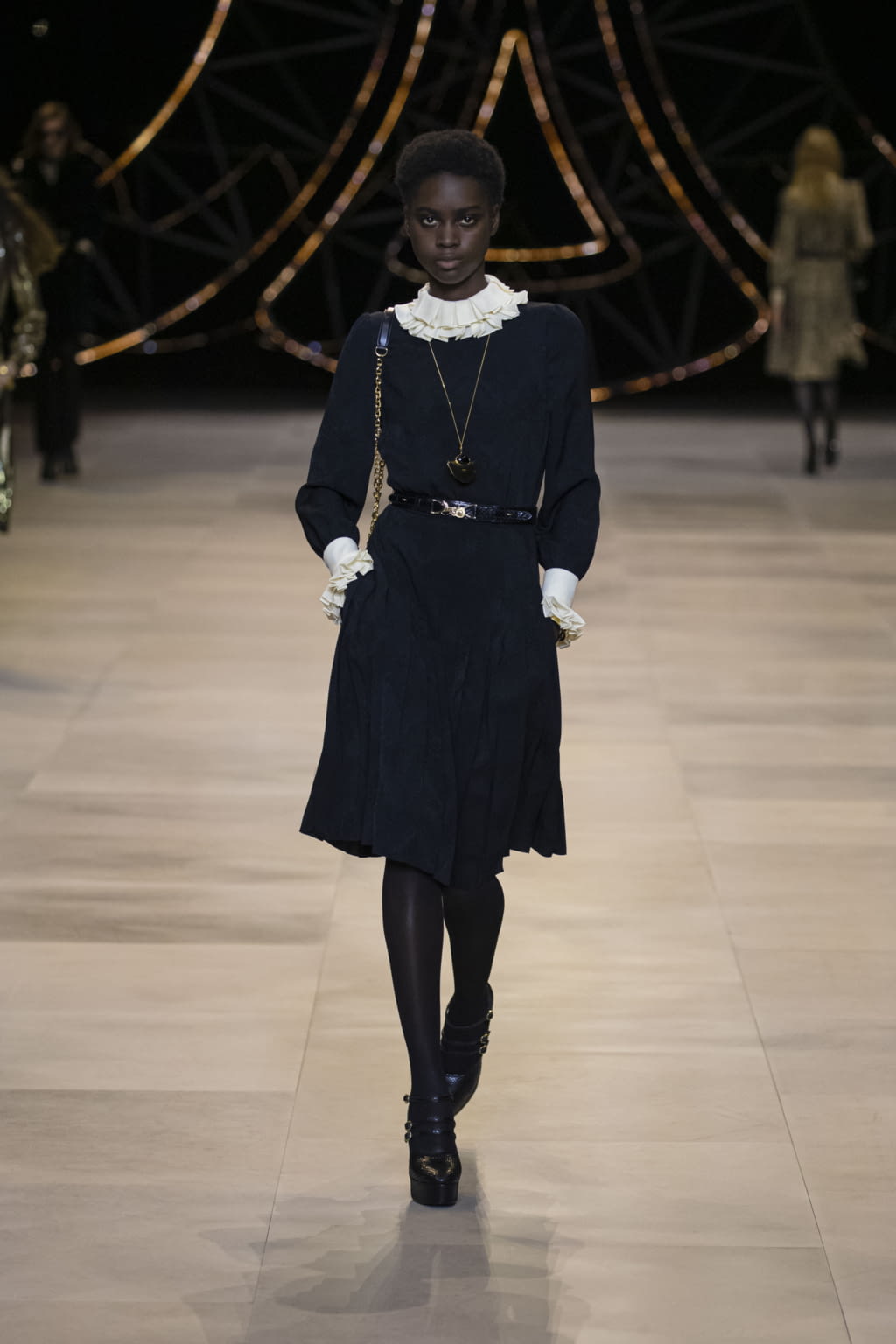 Fashion Week Paris Fall/Winter 2020 look 6 from the Celine collection 女装