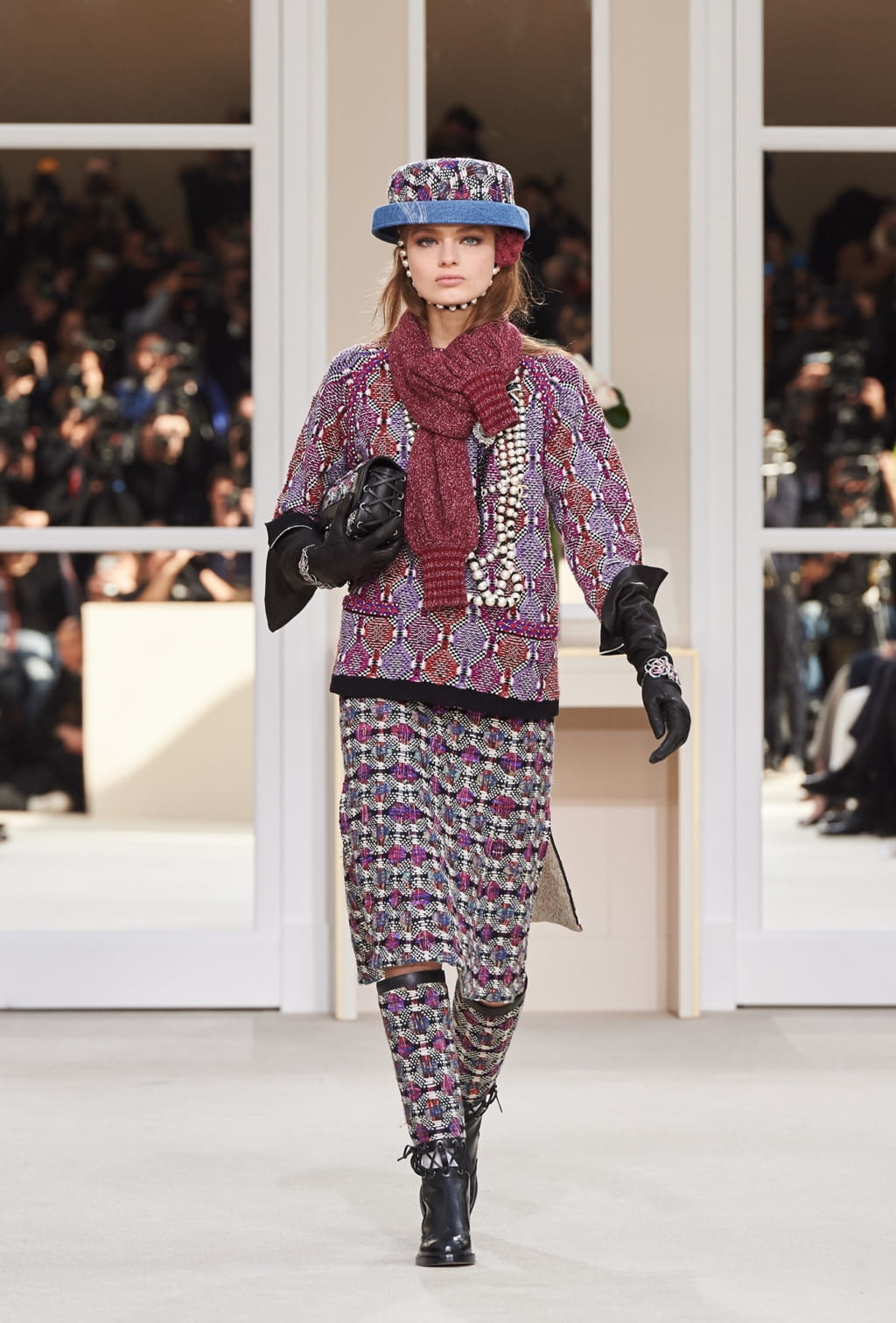 Fashion Week Paris Fall/Winter 2016 look 6 from the Chanel collection womenswear