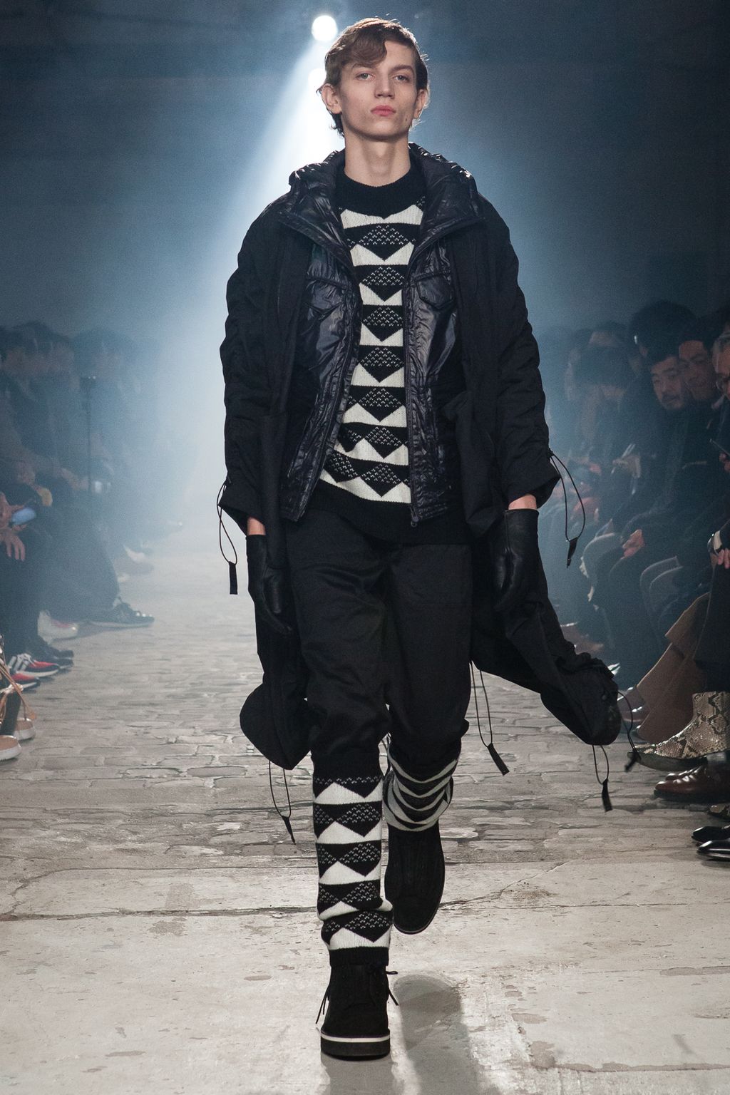 Fashion Week Paris Fall/Winter 2017 look 6 from the White Mountaineering collection menswear