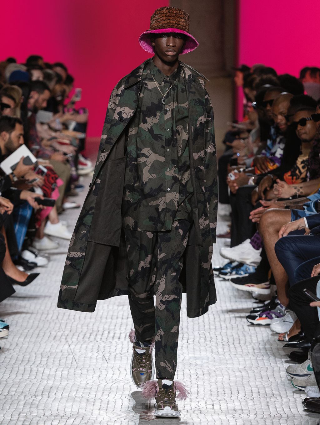 Fashion Week Paris Spring/Summer 2019 look 62 from the Valentino collection menswear
