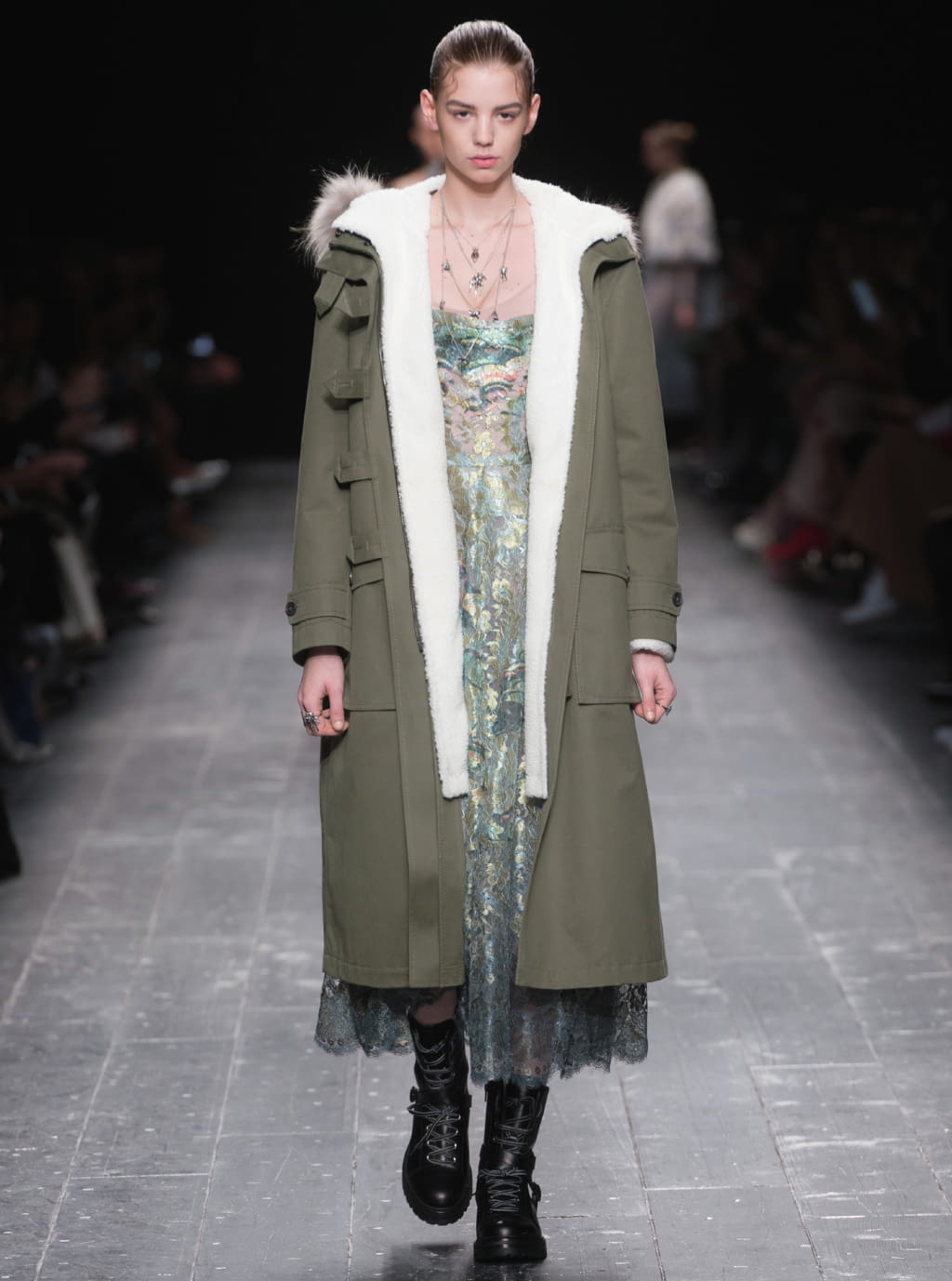 Fashion Week Paris Fall/Winter 2016 look 65 from the Valentino collection 女装