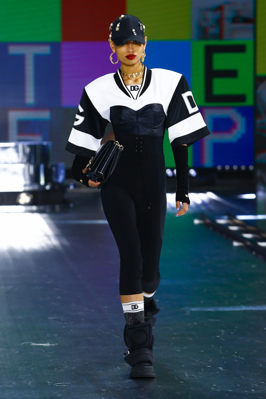 Fashion Week Milan Fall/Winter 2021 look 74 from the Dolce & Gabbana collection womenswear