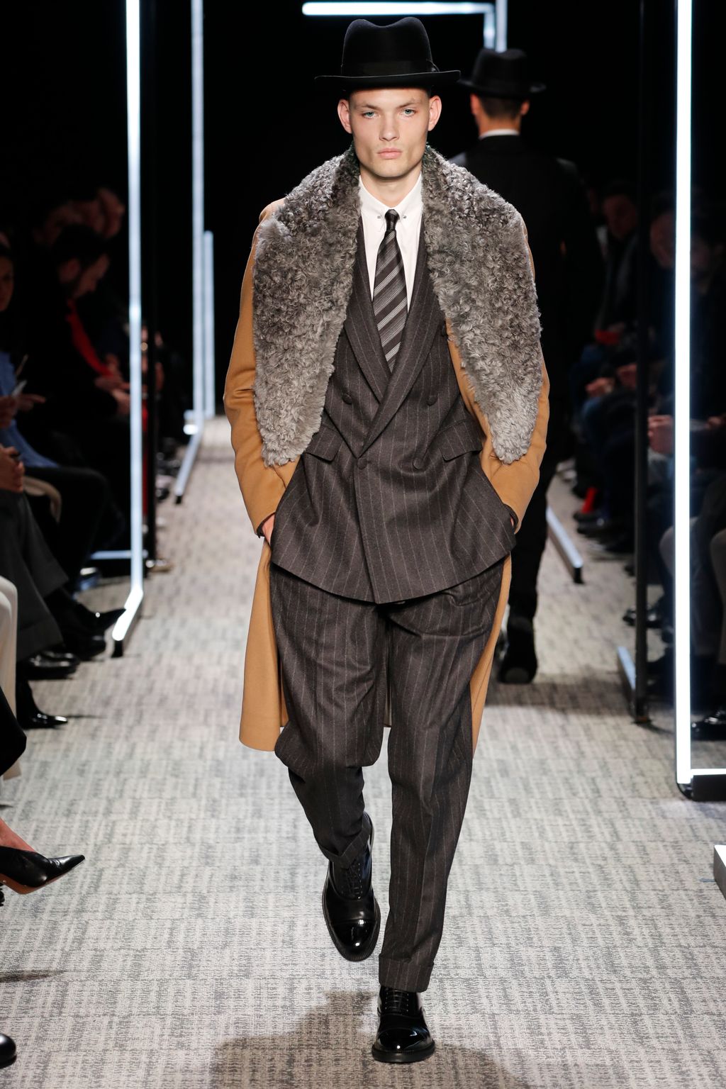 Fashion Week Paris Fall/Winter 2017 look 7 from the Cerruti 1881 collection menswear
