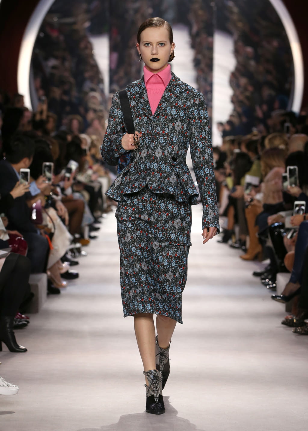 Fashion Week Paris Fall/Winter 2016 look 7 de la collection Christian Dior womenswear