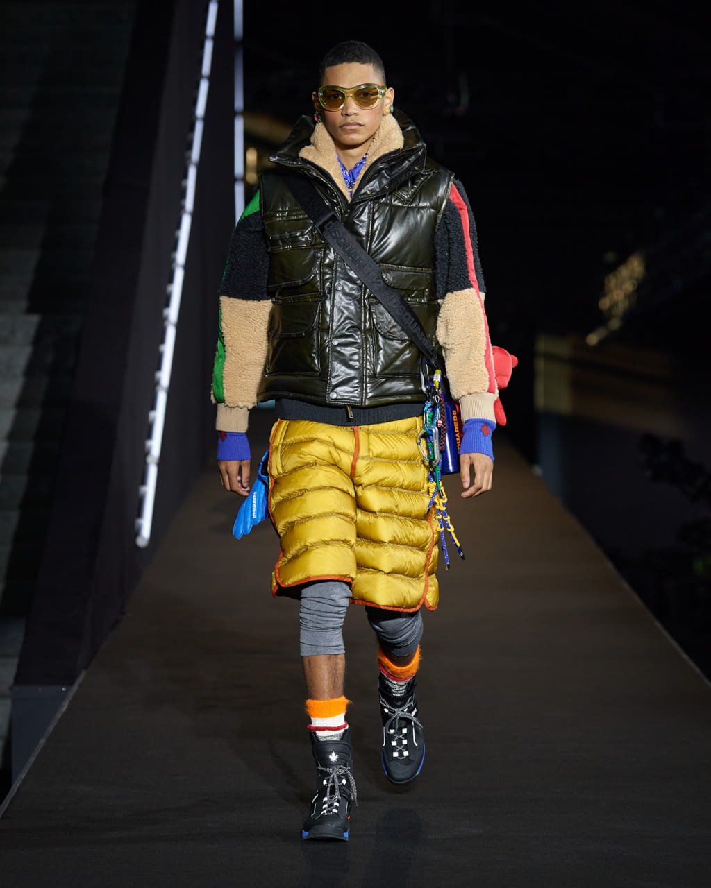 Fashion Week Milan Fall/Winter 2022 look 7 from the Dsquared2 collection menswear