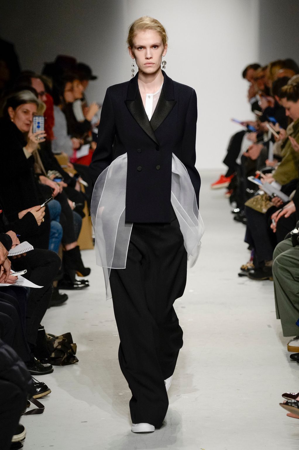 Fashion Week Milan Fall/Winter 2016 look 7 de la collection Ports 1961 womenswear