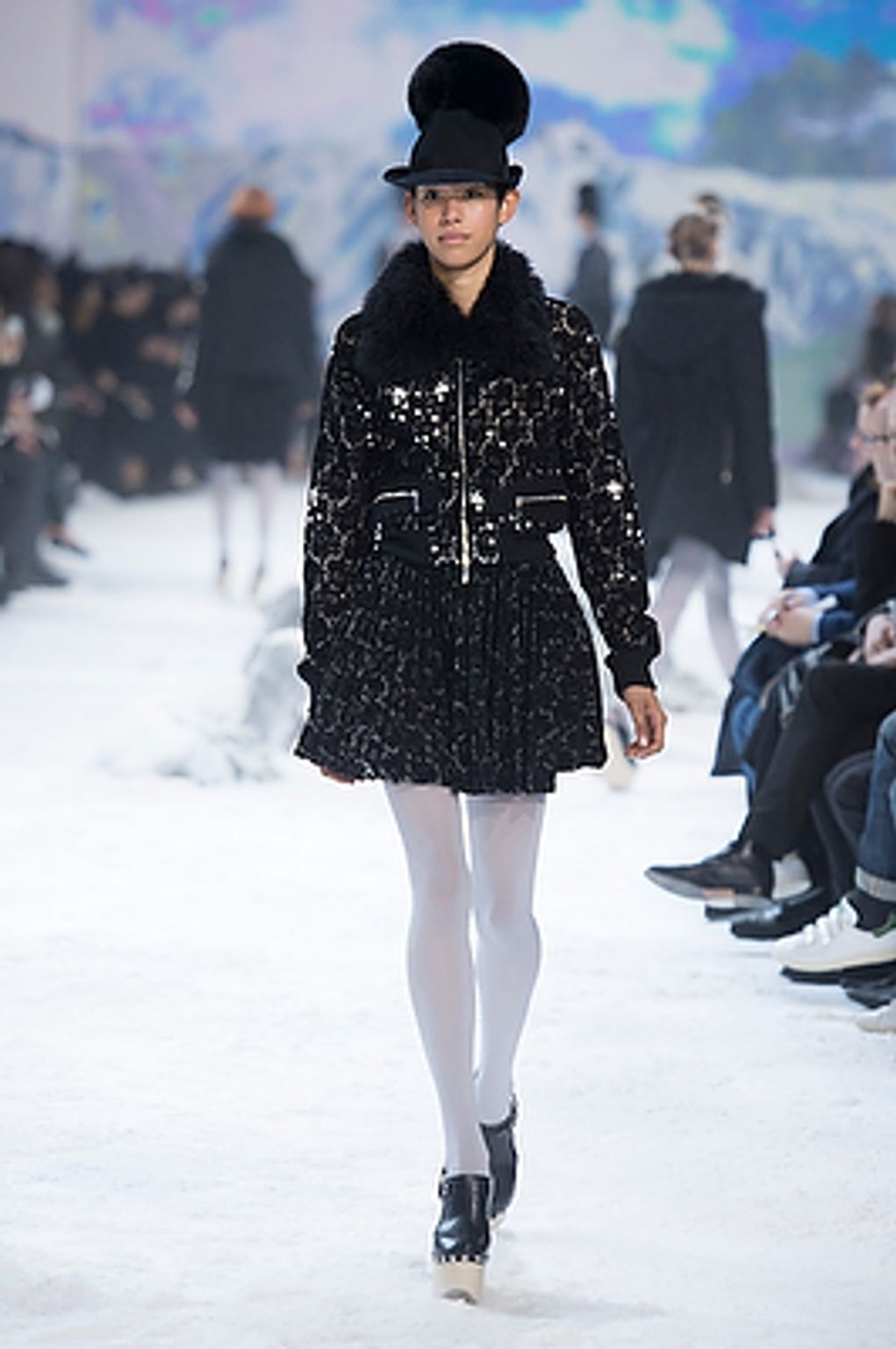 Fashion Week Paris Fall/Winter 2016 look 7 from the Moncler Gamme Rouge collection 女装