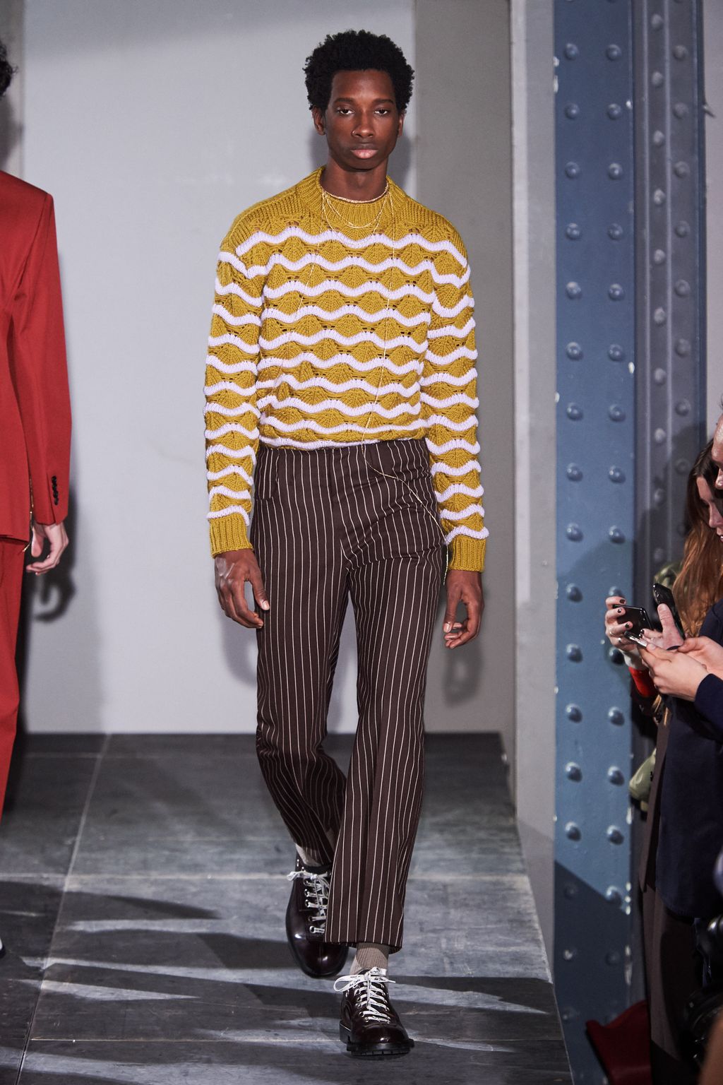 Fashion Week Paris Fall/Winter 2018 look 7 from the Acne Studios collection menswear