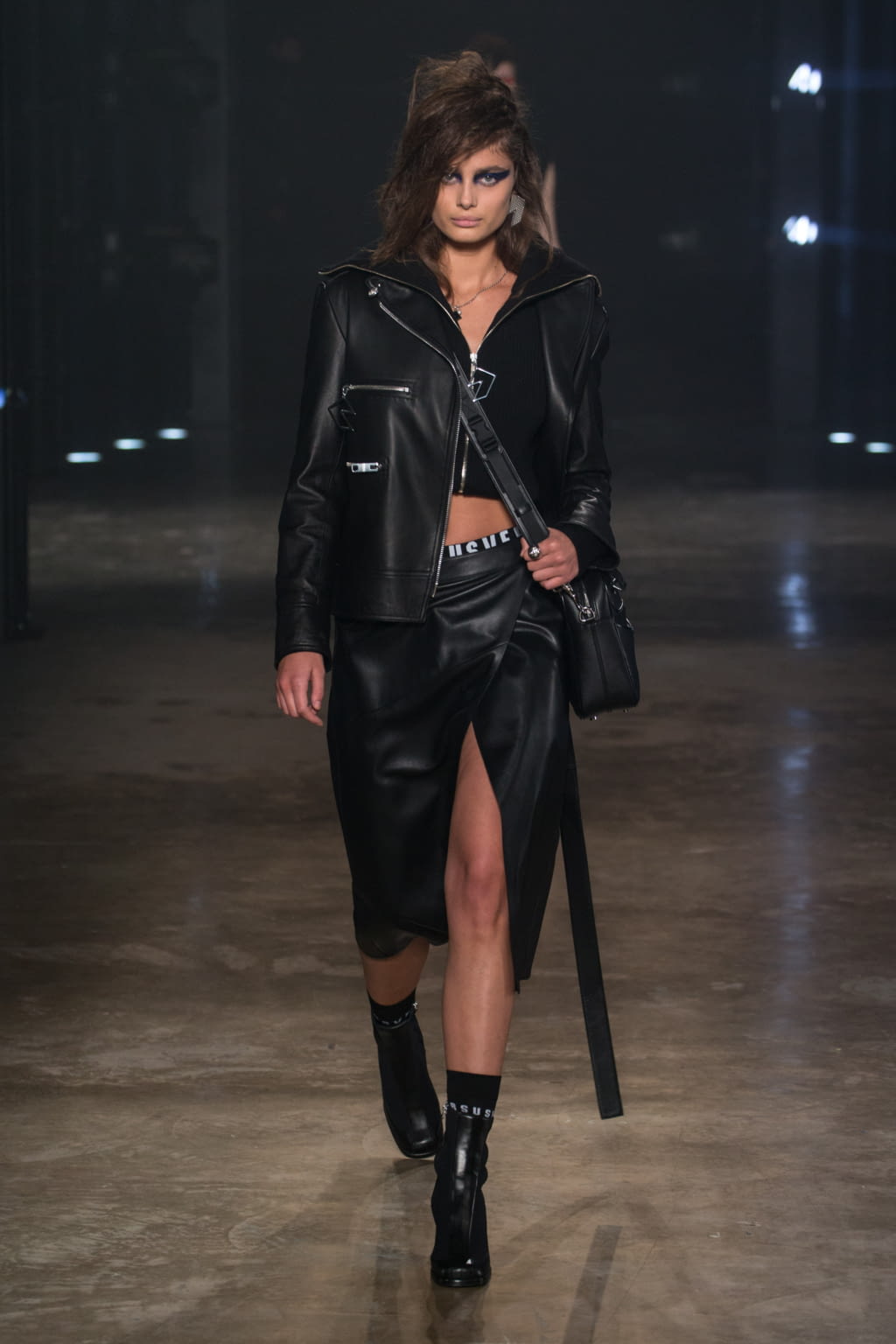 Fashion Week London Fall/Winter 2017 look 7 from the Versus Versace collection womenswear