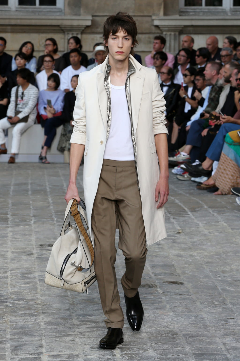 Fashion Week Paris Spring/Summer 2018 look 7 from the Berluti collection menswear