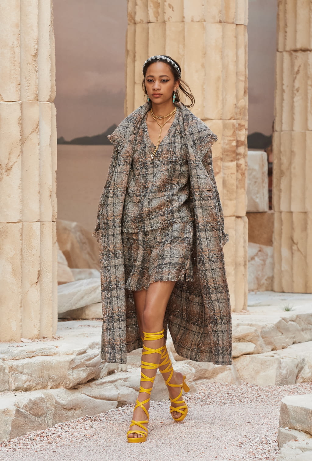 Fashion Week Paris Resort 2018 look 7 from the Chanel collection womenswear