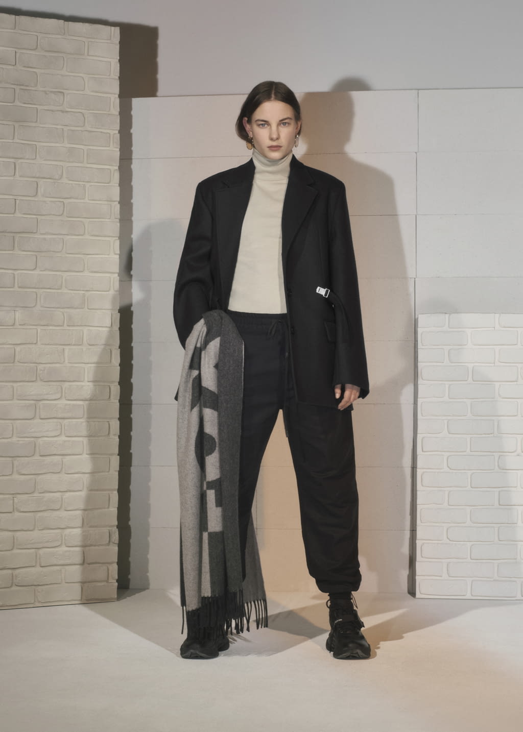Fashion Week Paris Fall/Winter 2019 look 7 de la collection Maison Kitsuné womenswear