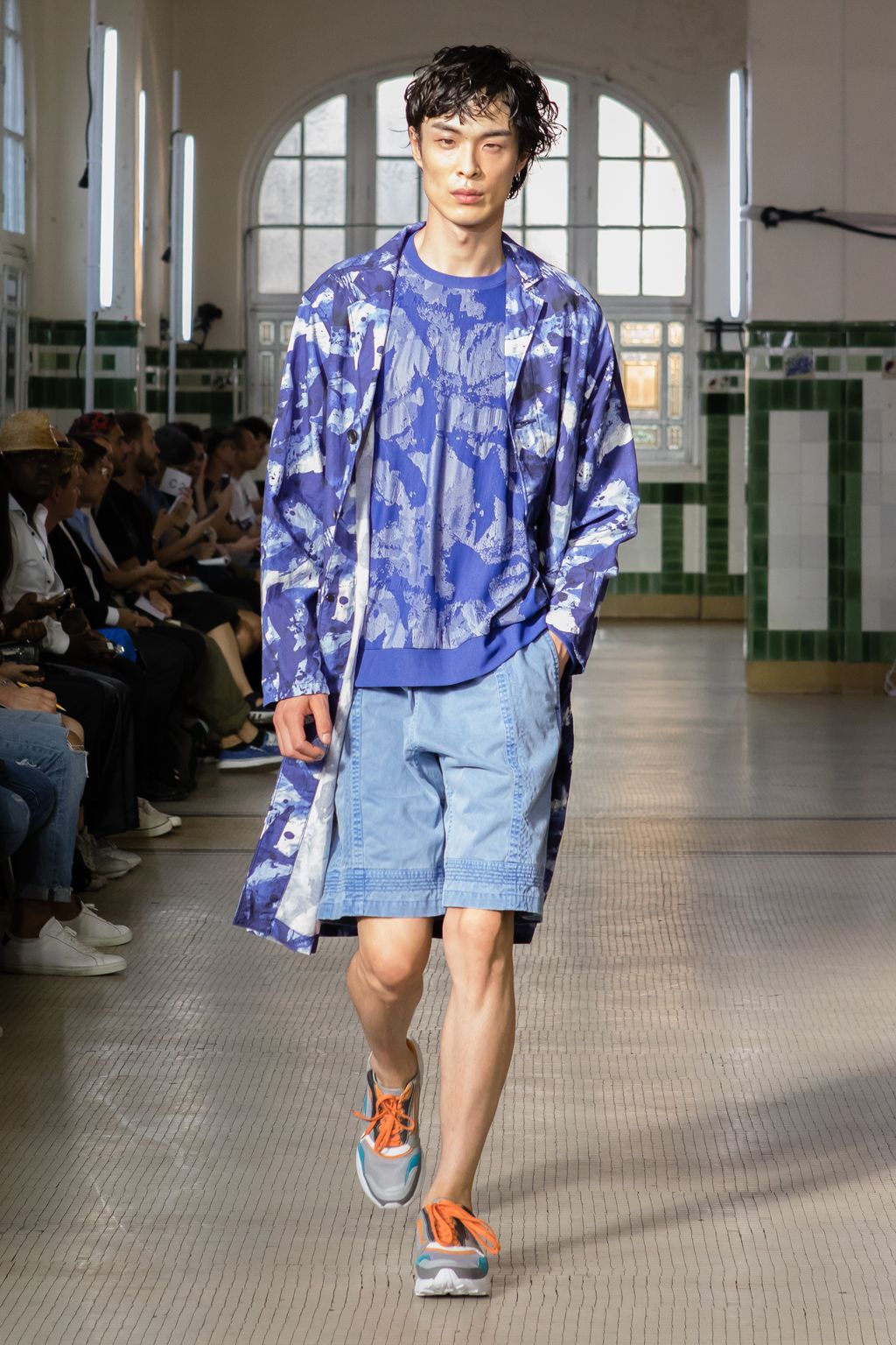 Fashion Week Paris Spring/Summer 2018 look 7 from the White Mountaineering collection menswear