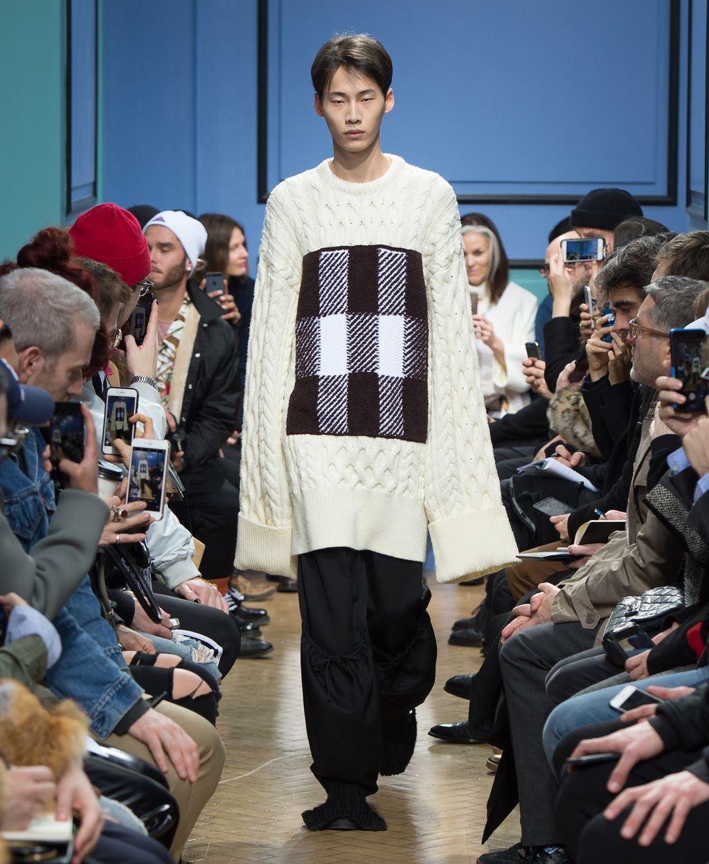 Fashion Week London Fall/Winter 2017 look 8 from the JW Anderson collection 男装