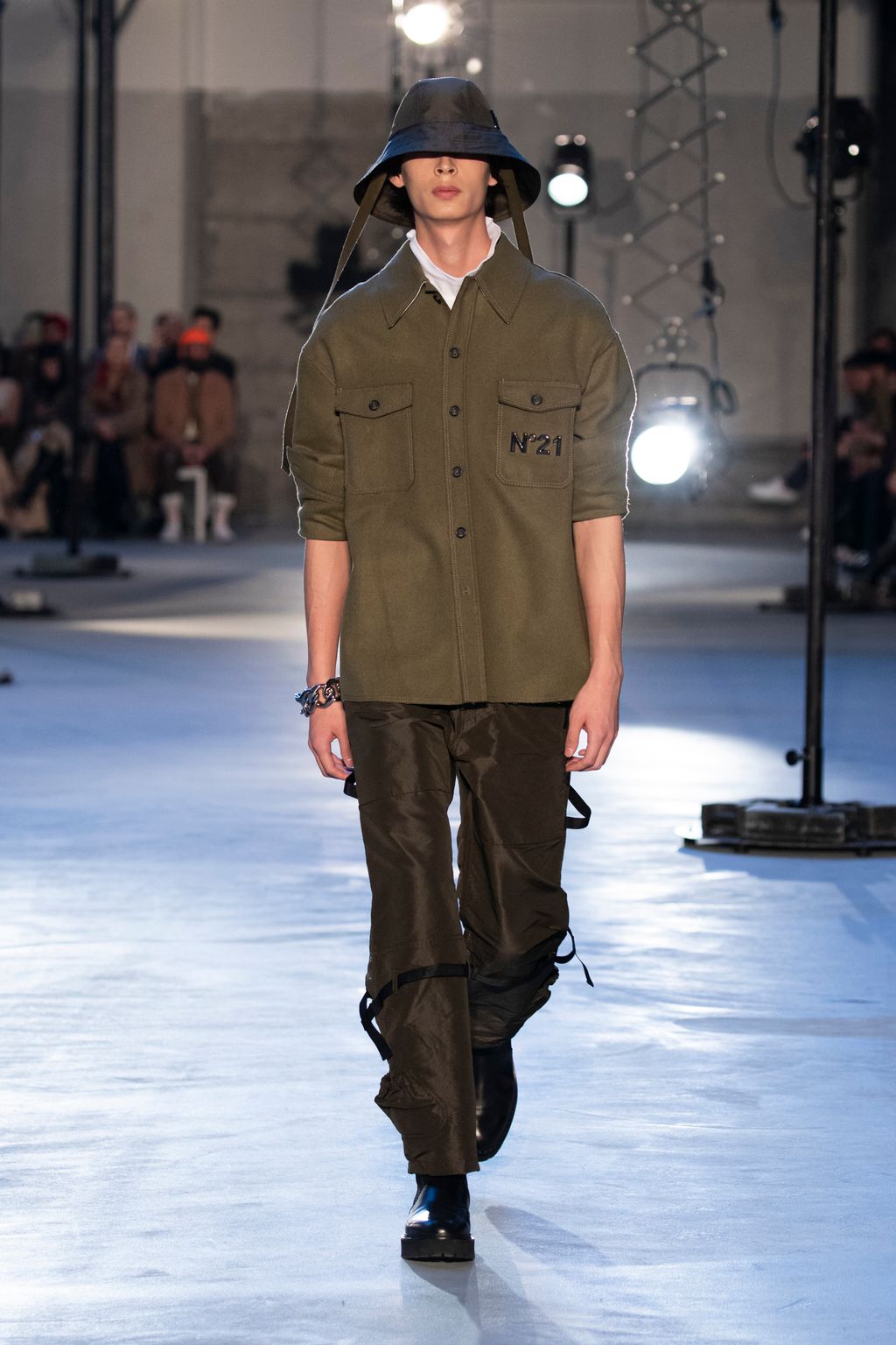 Fashion Week Milan Fall/Winter 2020 look 8 from the N°21 collection 男装