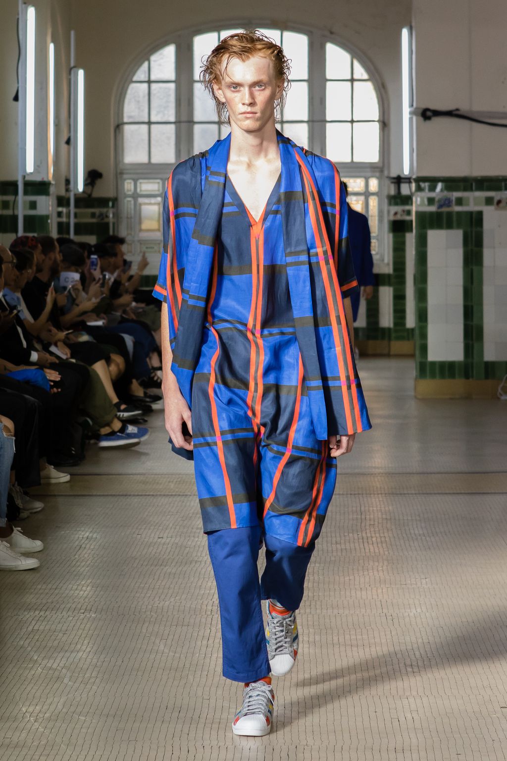 Fashion Week Paris Spring/Summer 2018 look 8 from the White Mountaineering collection menswear