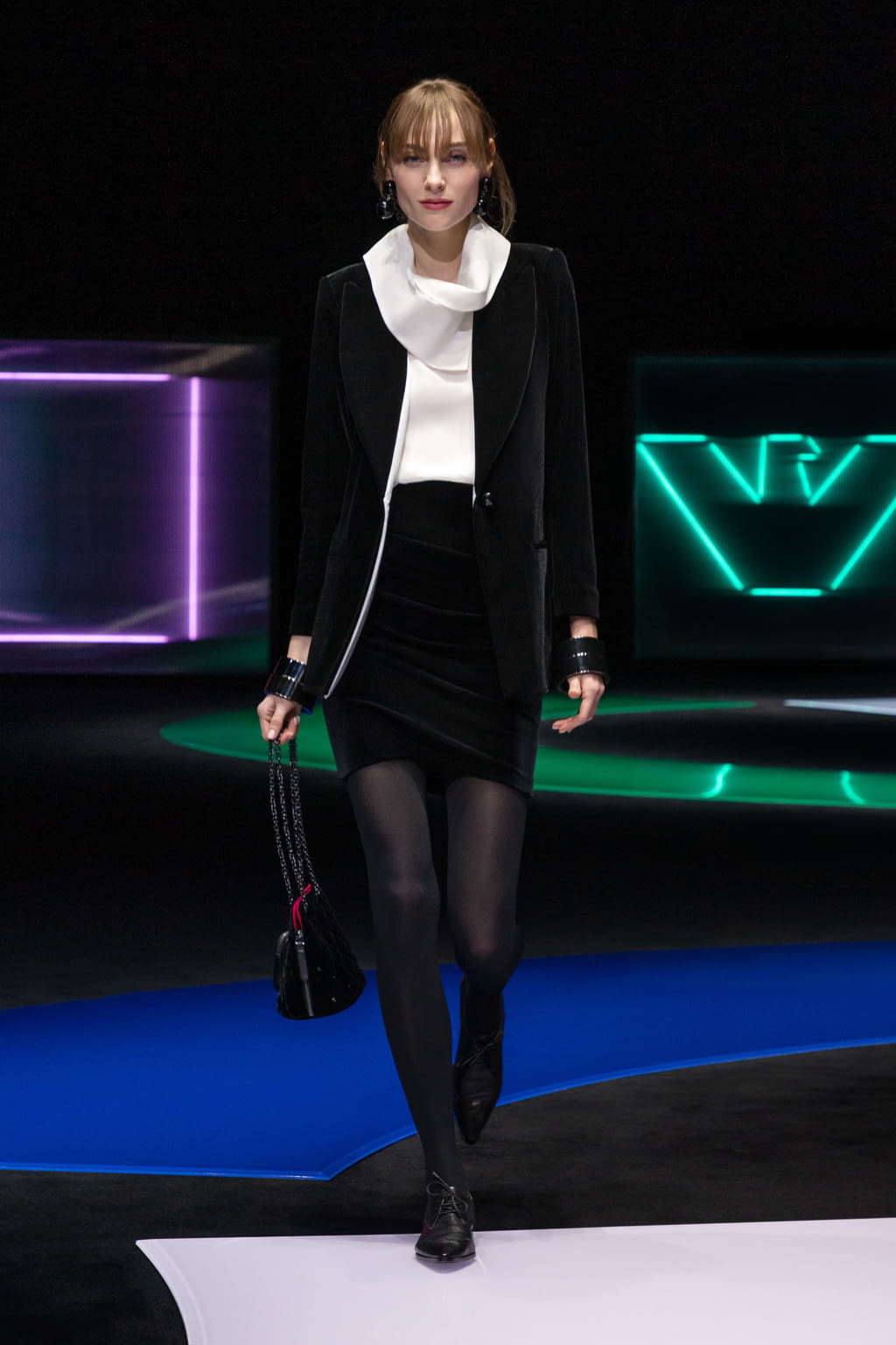Fashion Week Milan Fall/Winter 2021 look 83 from the Emporio Armani collection 女装
