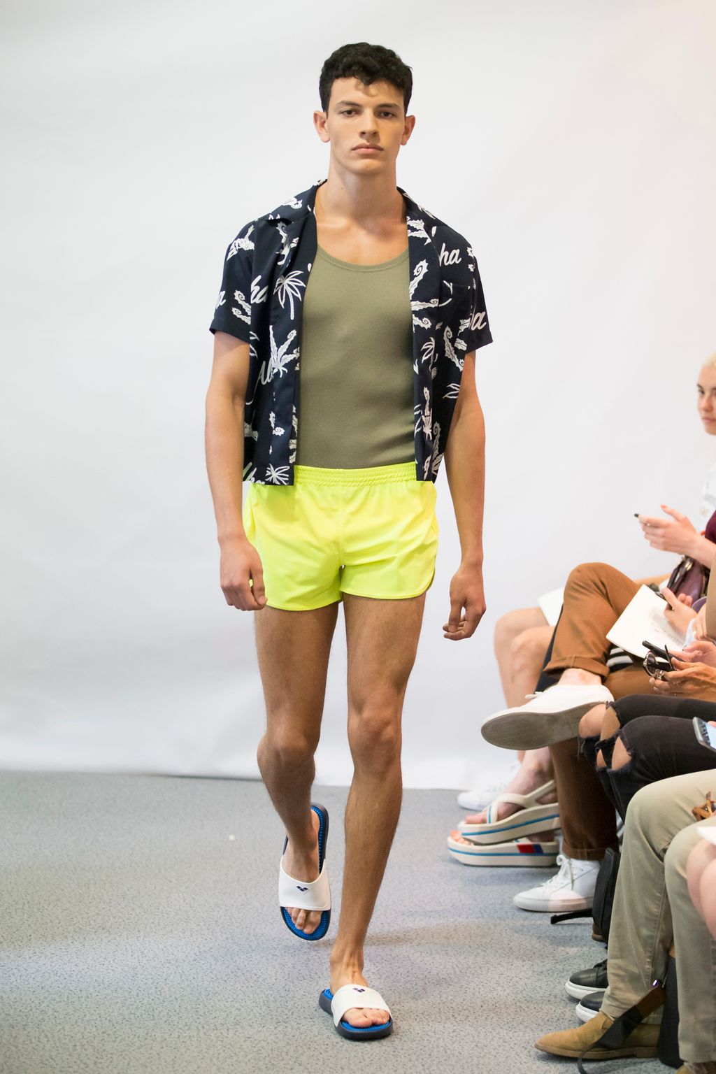 Fashion Week Paris Spring/Summer 2018 look 9 from the Lucien Pellat-Finet collection menswear