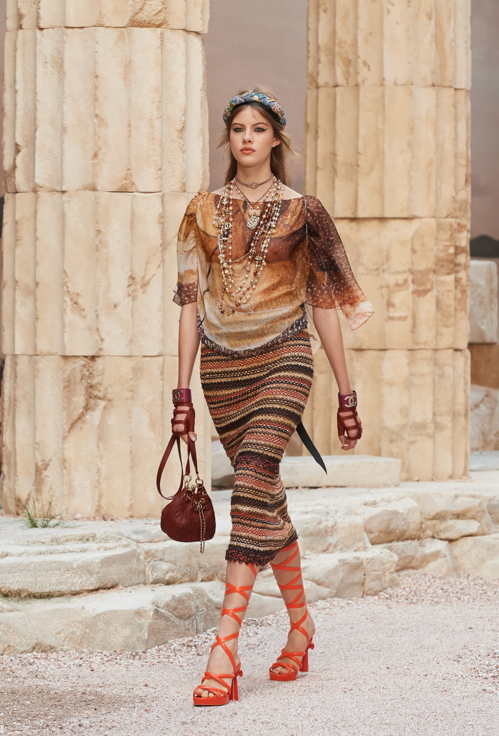 Fashion Week Paris Resort 2018 look 9 from the Chanel collection womenswear