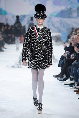 Fashion Week Paris Fall/Winter 2016 look 9 from the Moncler Gamme Rouge collection womenswear