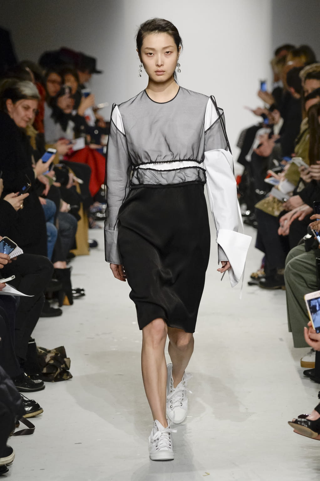 Fashion Week Milan Fall/Winter 2016 look 9 de la collection Ports 1961 womenswear