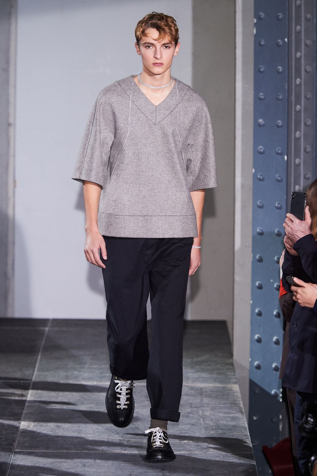 Fashion Week Paris Fall/Winter 2018 look 9 from the Acne Studios collection menswear