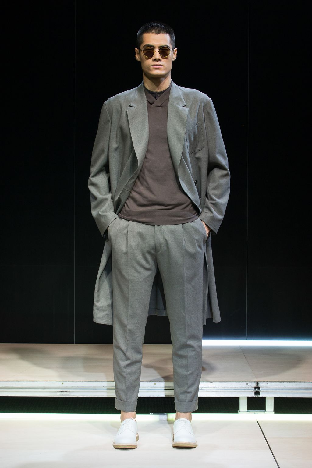 Fashion Week Paris Spring/Summer 2017 look 9 from the Cerruti 1881 collection menswear