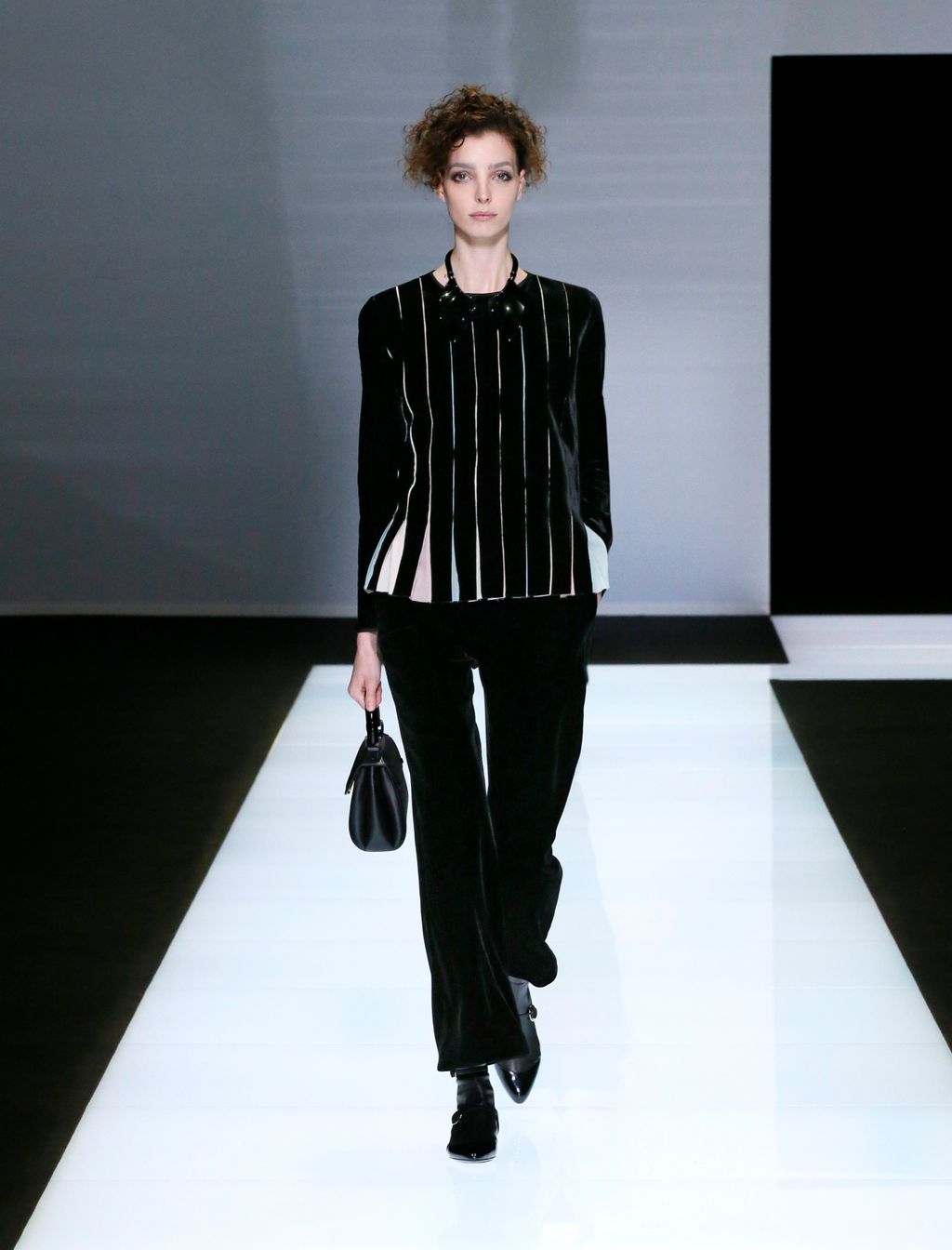 Fashion Week Milan Fall/Winter 2016 look 9 from the Giorgio Armani collection womenswear