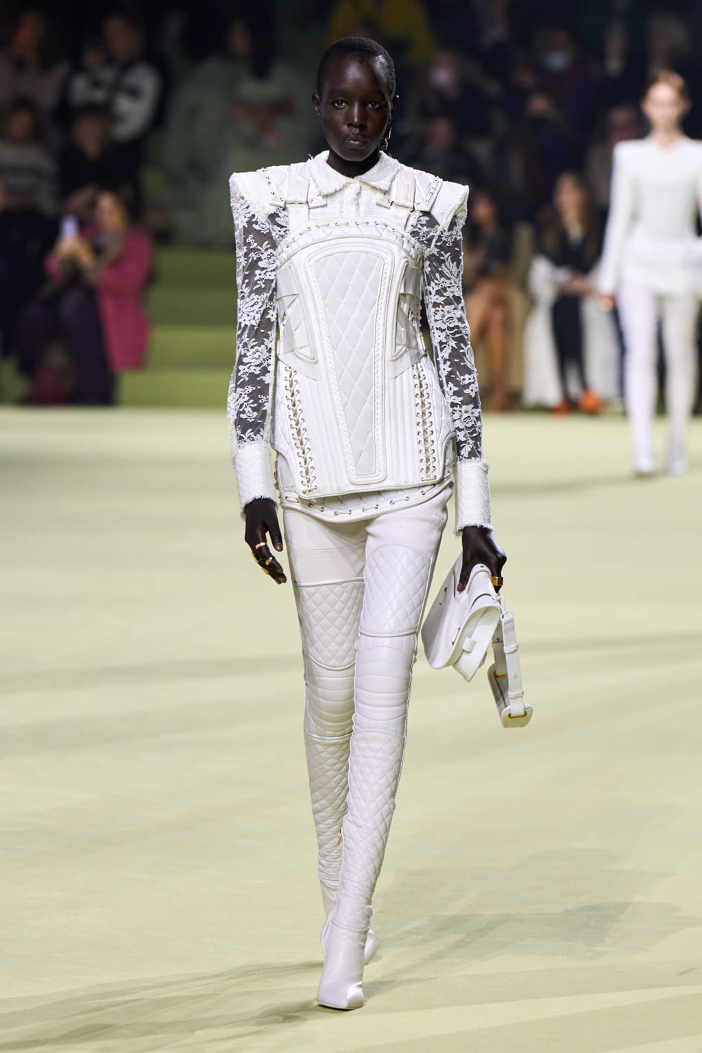 Fashion Week Paris Fall/Winter 2022 look 1 from the Balmain collection womenswear