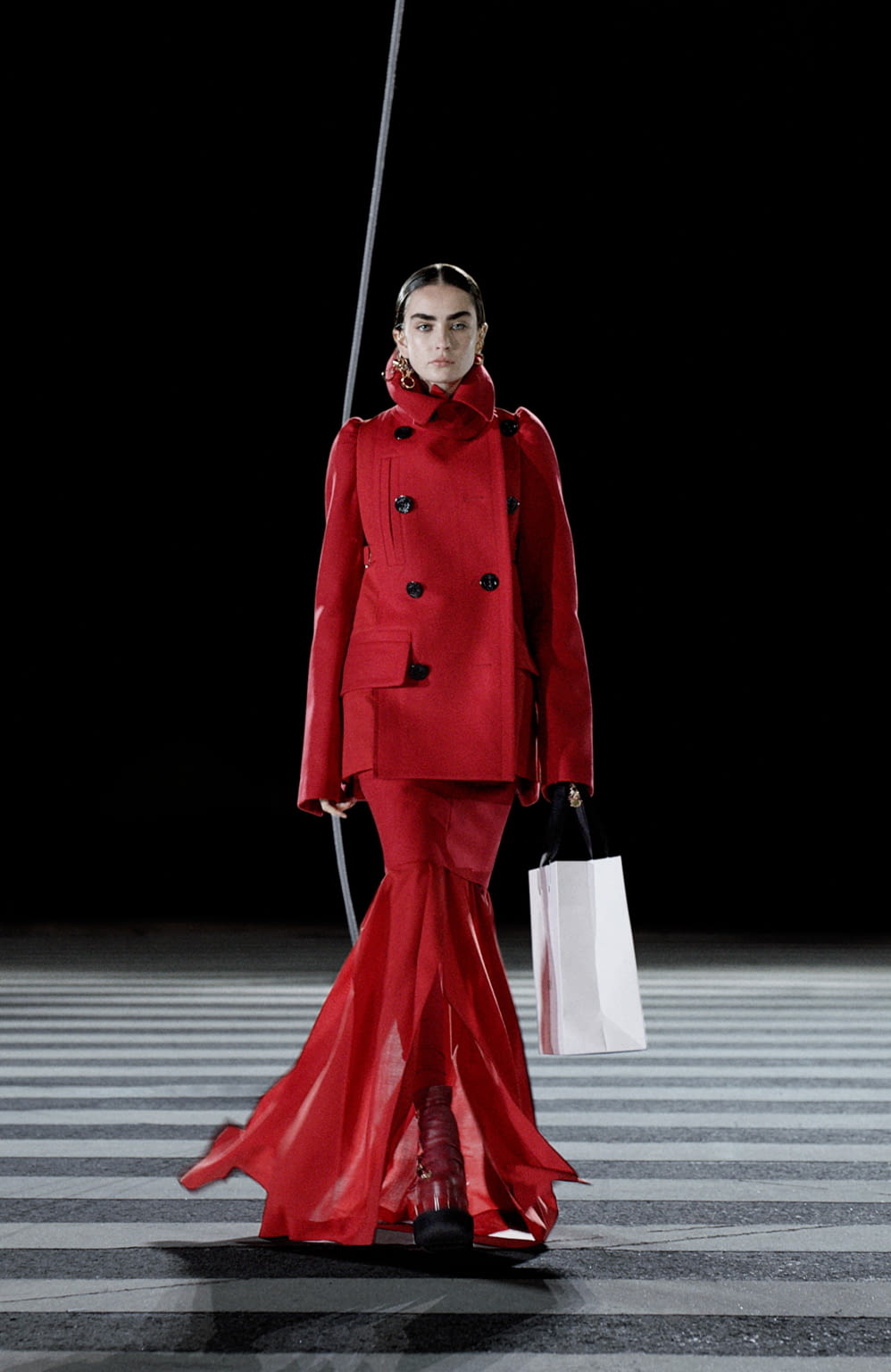 Fashion Week Paris Fall/Winter 2021 look 1 de la collection Sacai womenswear