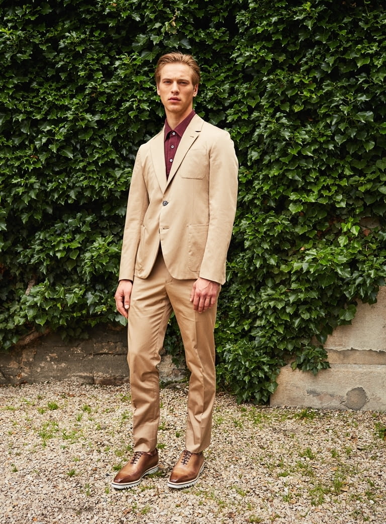 Fashion Week Paris Spring/Summer 2017 look 1 from the Berluti collection 男装