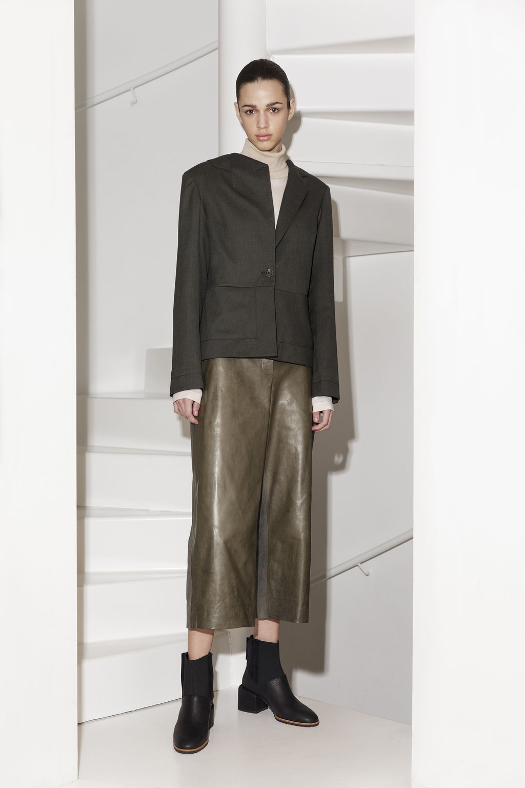 Fashion Week Paris Pre-Fall 2018 look 1 from the Nehera collection 女装