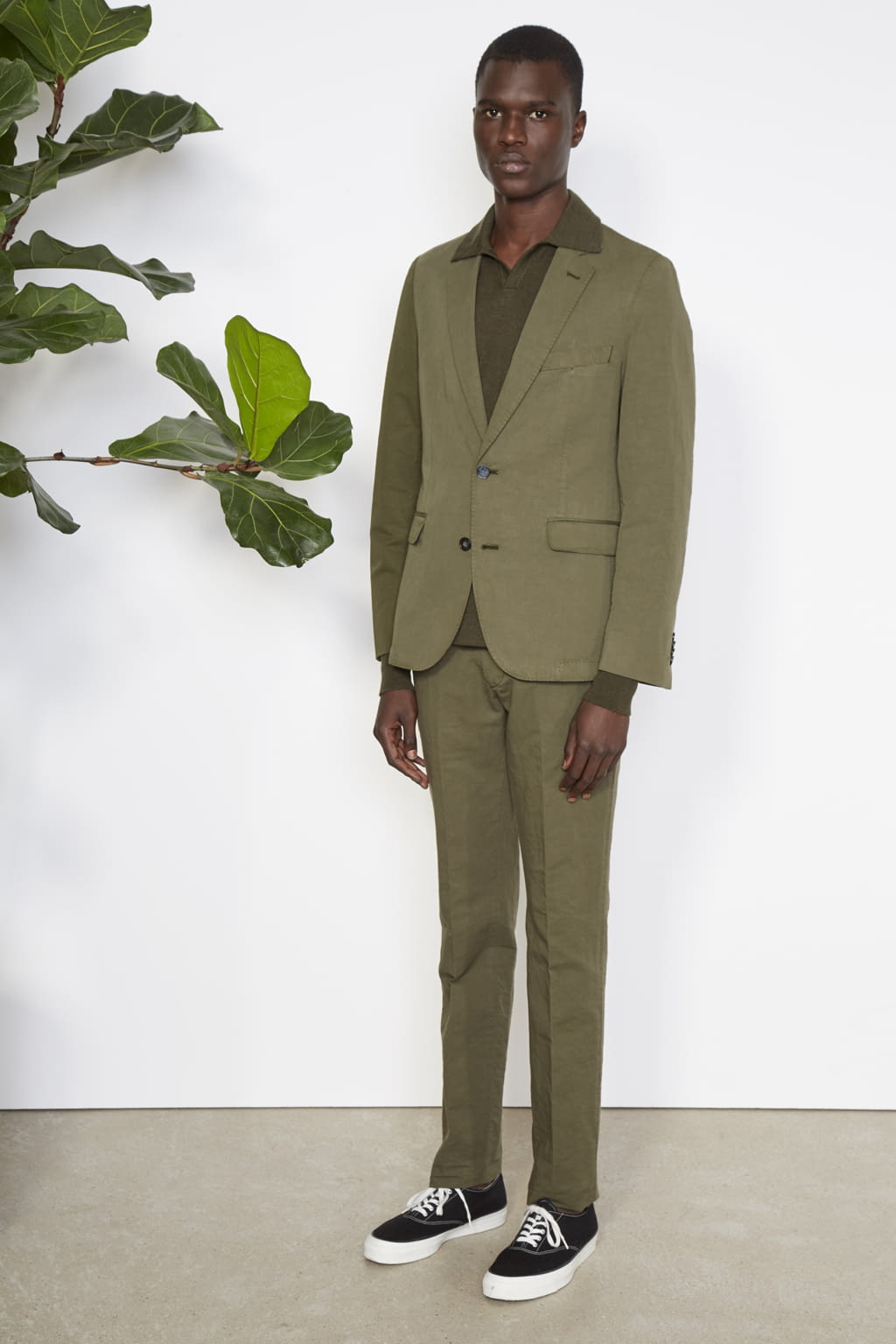 Fashion Week Paris Spring/Summer 2021 look 1 from the Officine Générale collection menswear