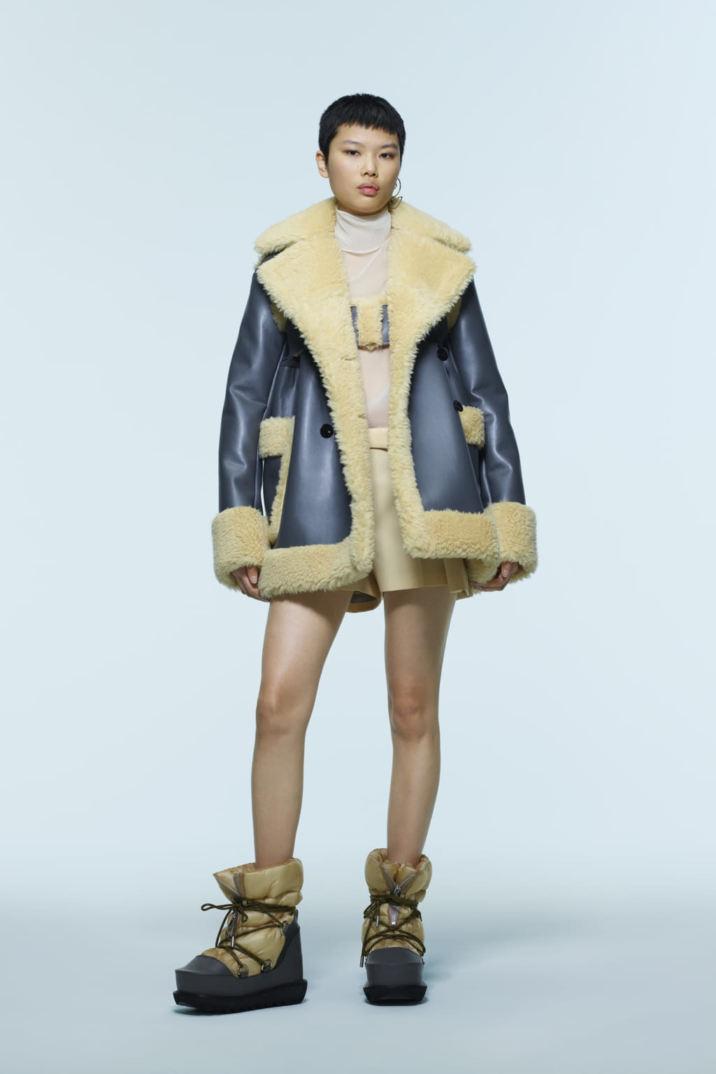 Fashion Week Paris Pre-Fall 2022 look 1 from the Sacai collection womenswear