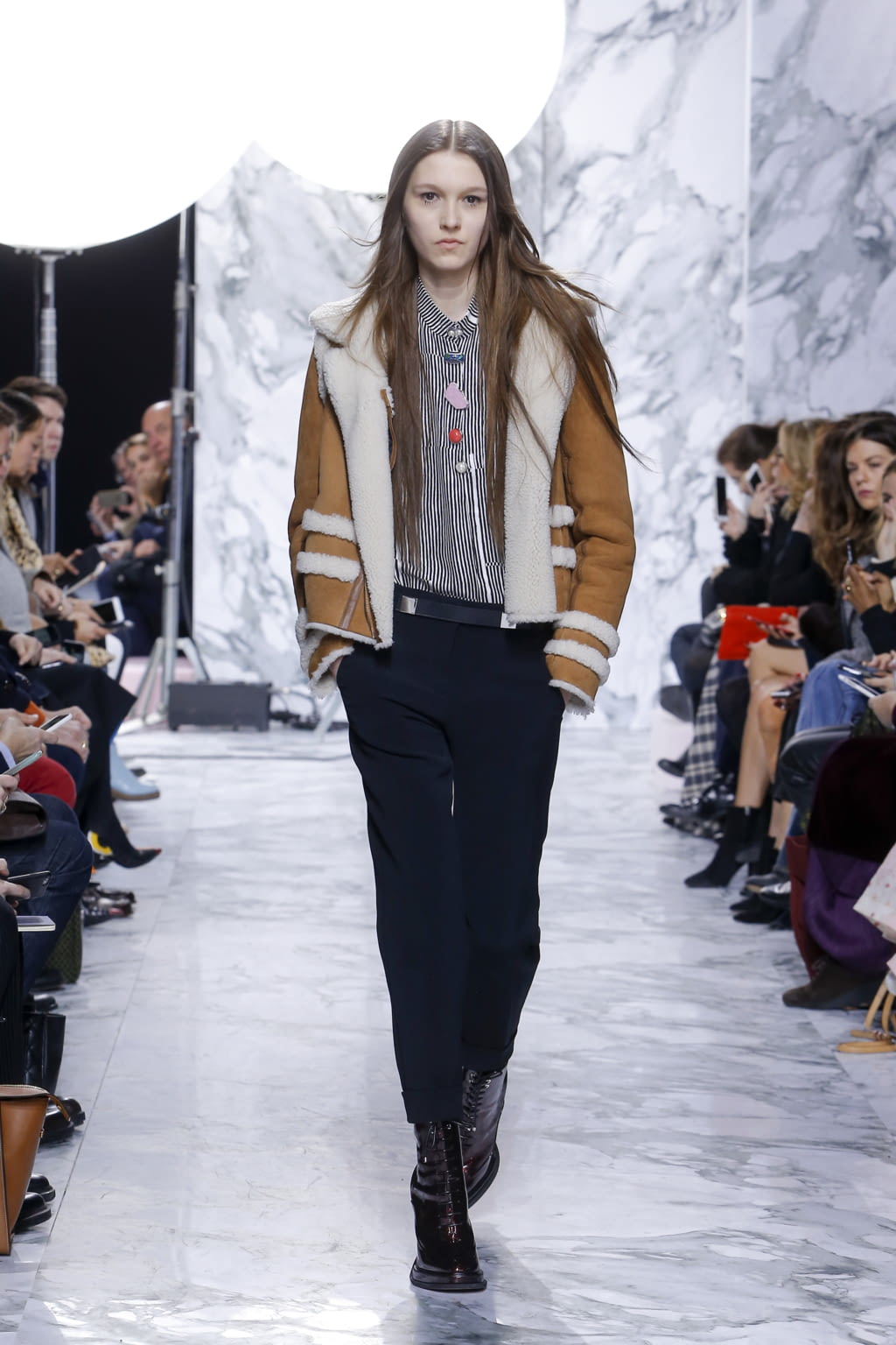 Fashion Week Paris Fall/Winter 2016 look 1 from the Carven collection 女装