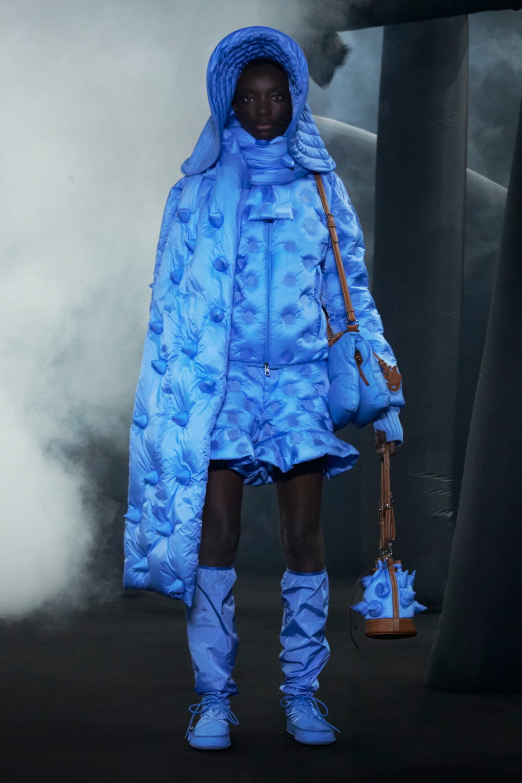 Fashion Week Milan Fall/Winter 2020 look 3 from the 1 Moncler JW Anderson collection 女装