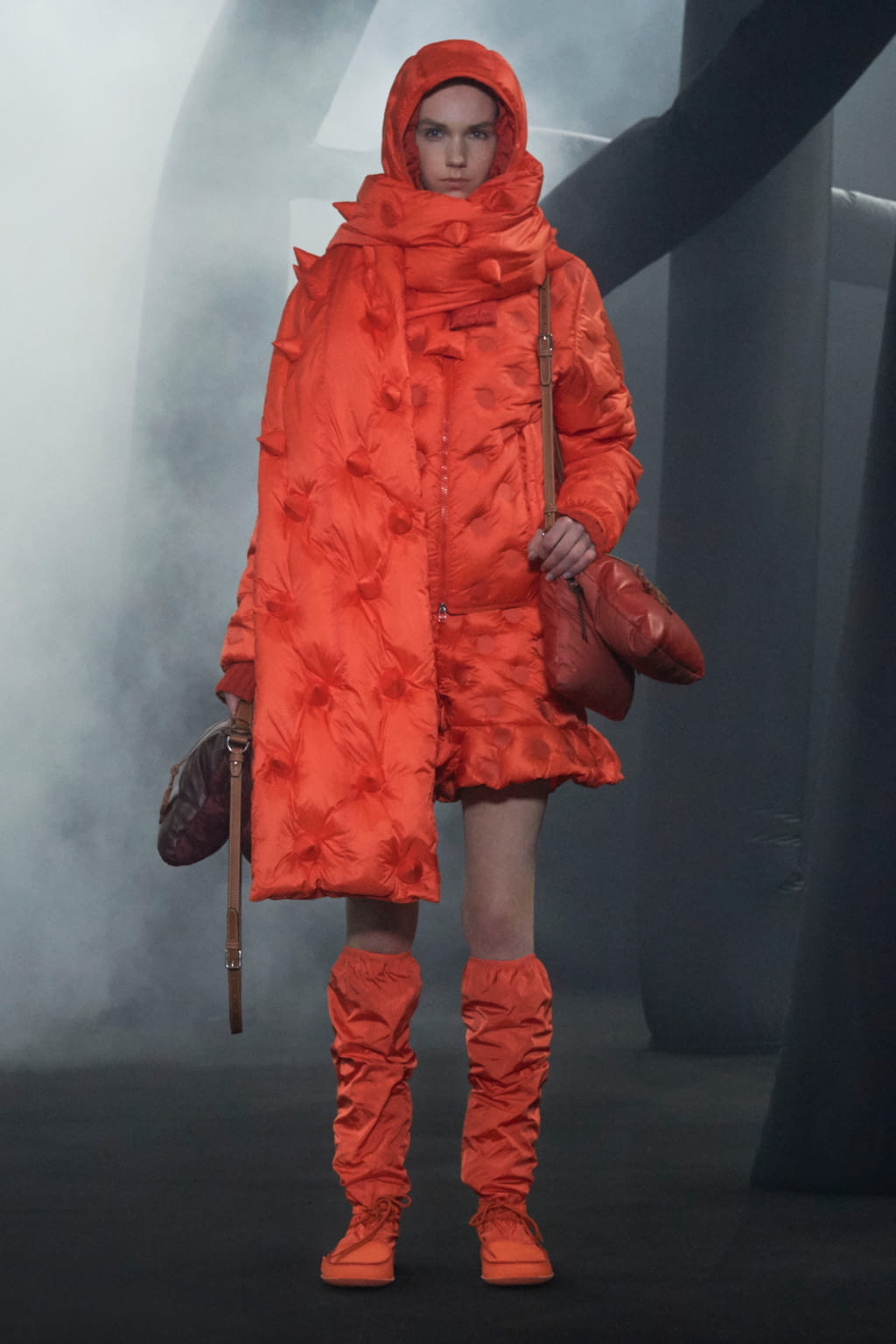 Fashion Week Milan Fall/Winter 2020 look 4 from the 1 Moncler JW Anderson collection womenswear