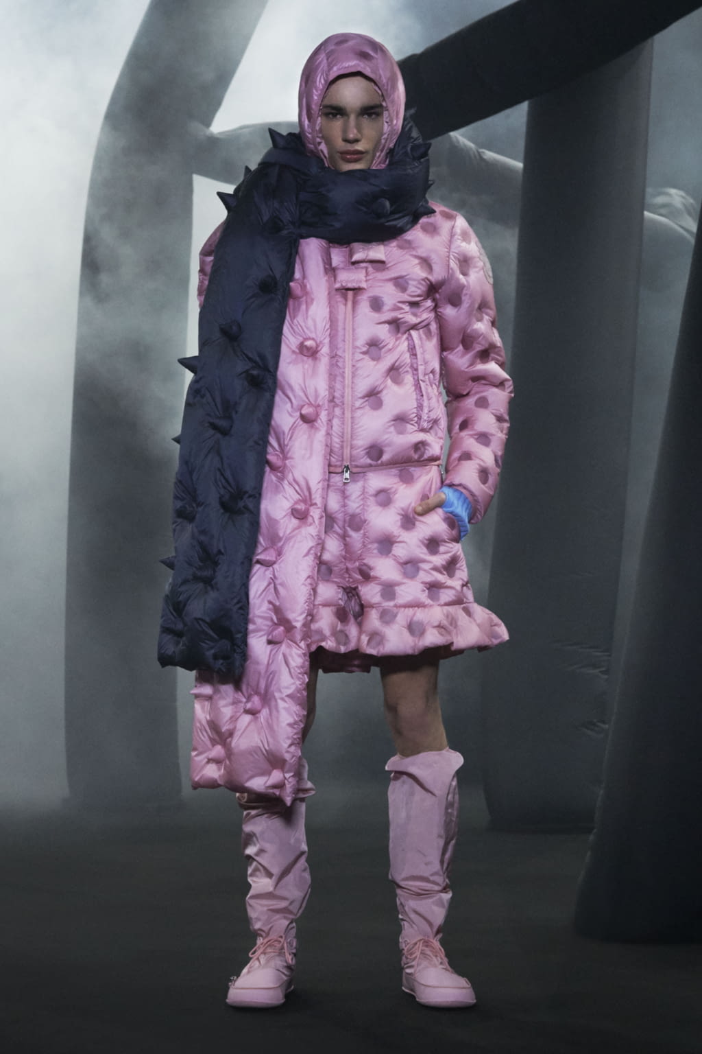 Fashion Week Milan Fall/Winter 2020 look 12 from the 1 Moncler JW Anderson collection 女装